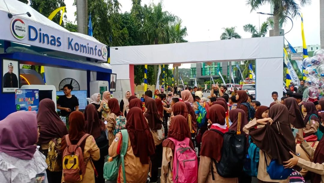 IMG-stand-diskominfo-tak-pernah-sepi-dari-pengunjung-pekan-raya-kota-tangerang