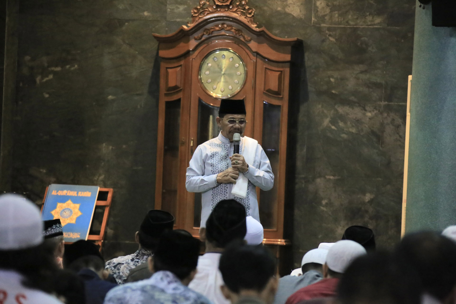 IMG-tarawih-di-al-adzom-sachrudin-sampaikan-beragam-berkah-ramadan