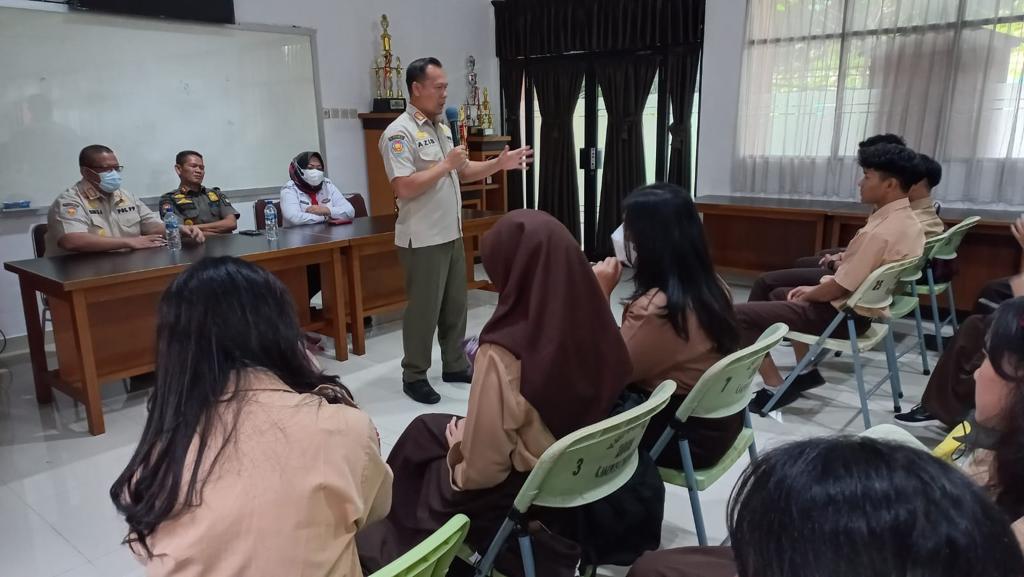 IMG-satpol-pp-kota-tangerang-ajak-pelajar-sma-smk-jadi-mitra-praja