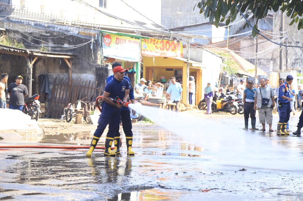 IMG-pasca-ditertibkan-ratusan-petugas-gabungan-lakukan-bersih-bersih-pasar-anyar-tangerang