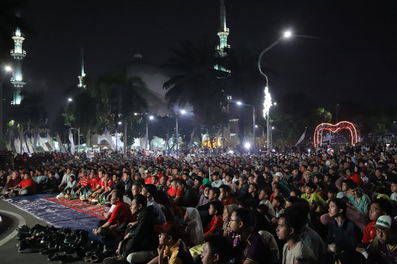 IMG-ribuan-pasang-mata-di-taman-elektrik-kota-tangerang-jadi-saksi-timnas-indonesia-juara