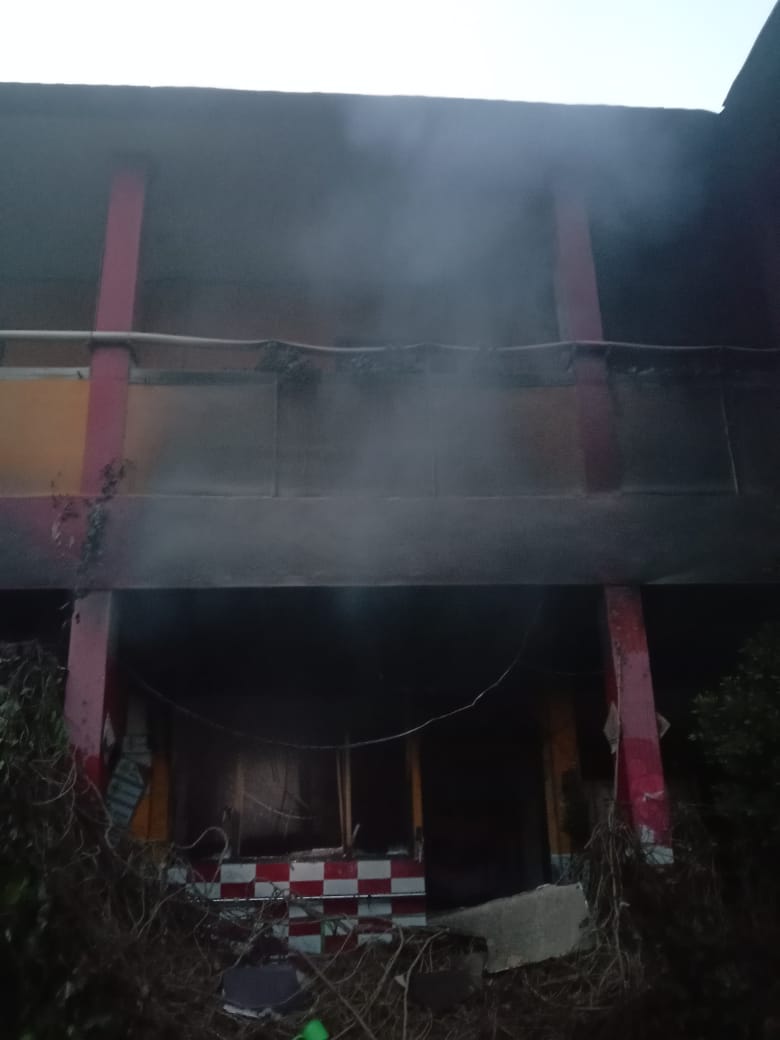 IMG-tak-butuh-waktu-lama-bpbd-kota-tangerang-berhasil-taklukkan-api-di-sdn-petir-3