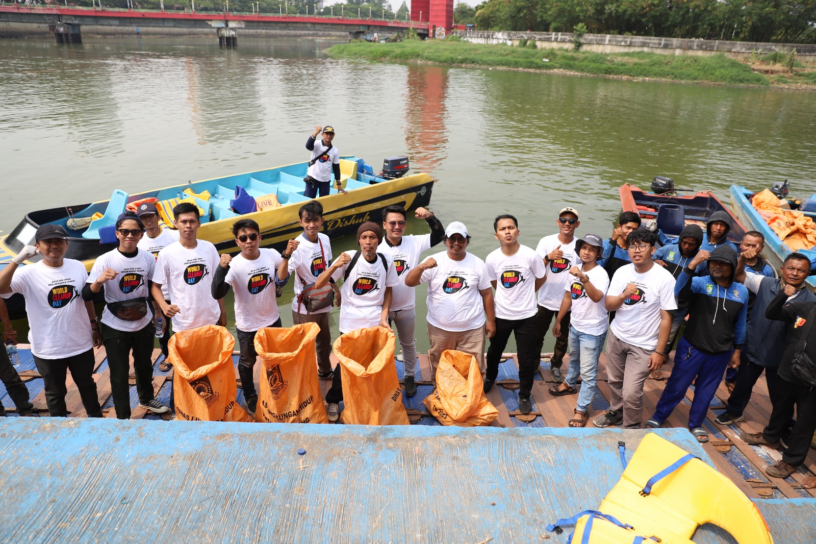 IMG-world-cleanup-day-banksasuci-dan-pemkot-tangerang-bersihkan-sungai-cisadane