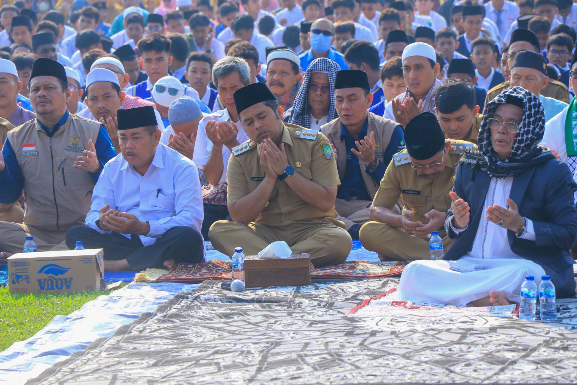 IMG-memohon-hujan-arief-bersama-masyarakat-ikuti-salat-istisqa