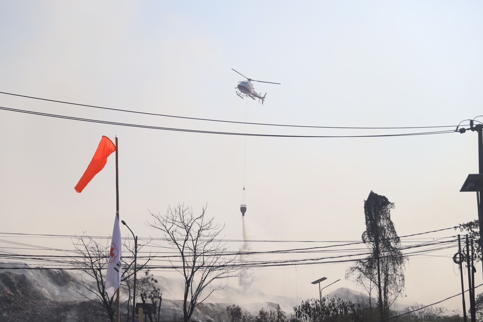 IMG-update-maksimalkan-hari-keempat-pemadaman-tpa-rawa-kucing-kota-tangerang-helikopter-water-bombing-dikerahkan