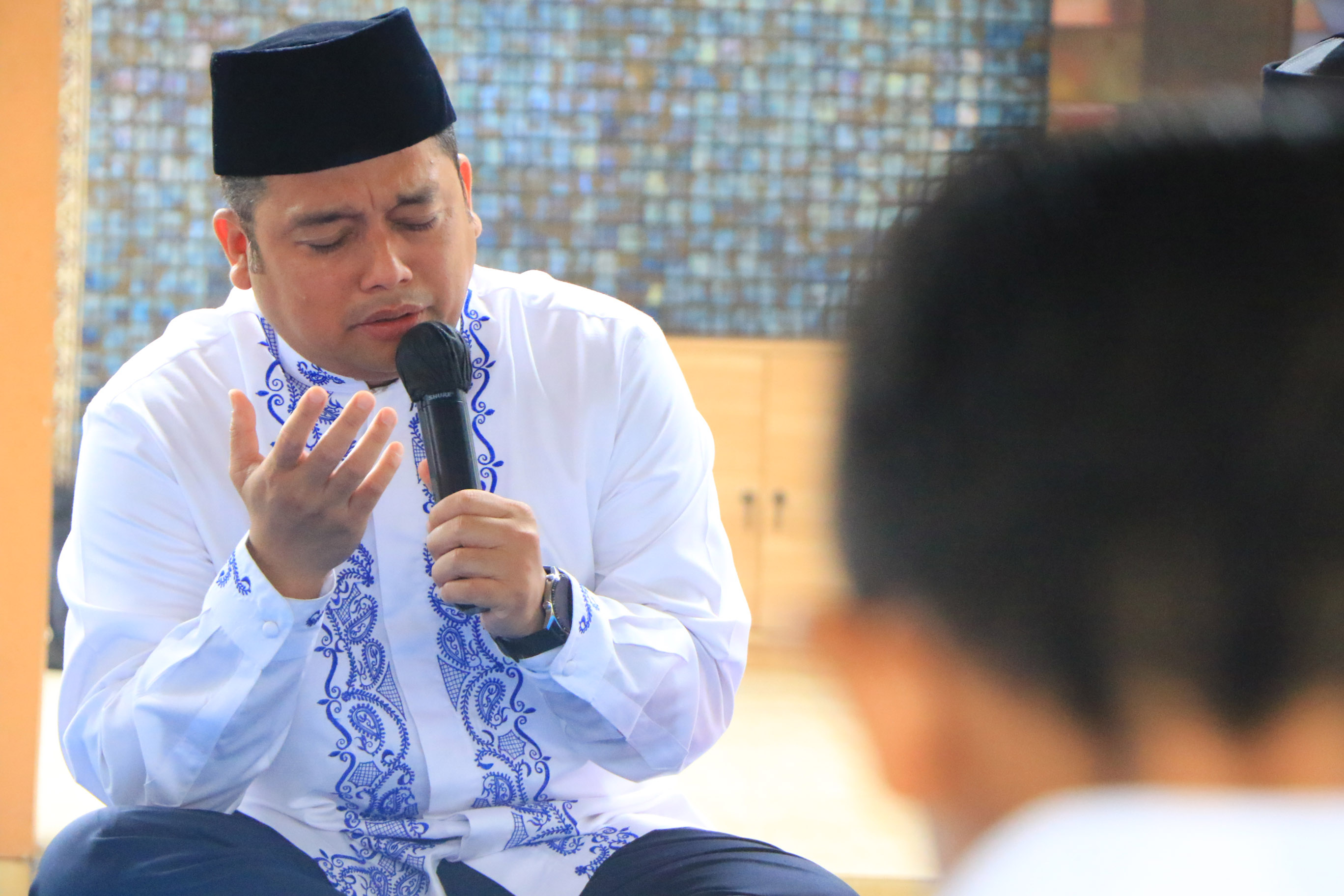 IMG-masa-jabatan-selesai-arief-doa-bareng-anak-yatim-dan-titip-kota-ini