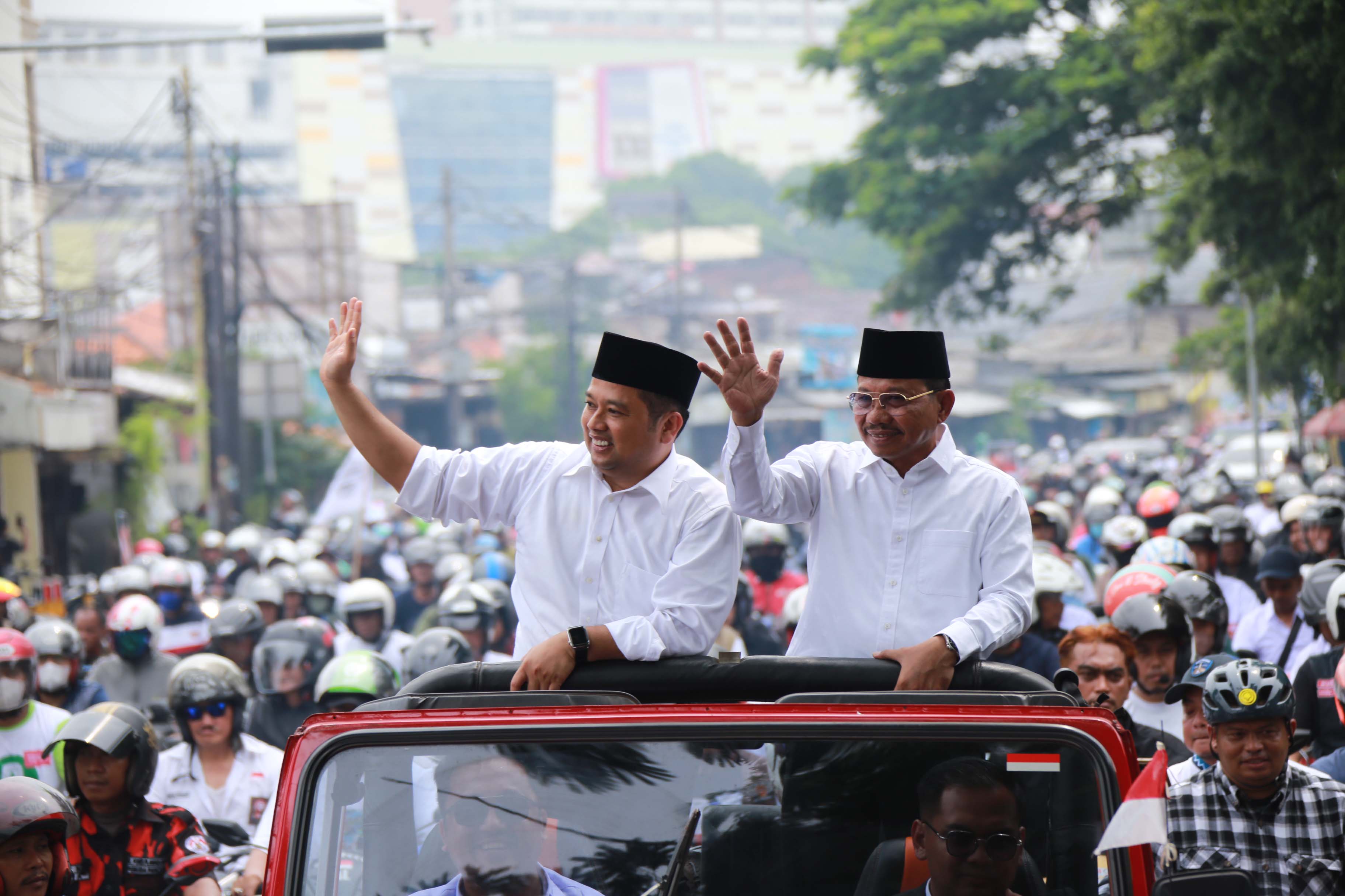 IMG-kirab-perpisahan-arief-sachrudin-disambut-semringah-oleh-warga