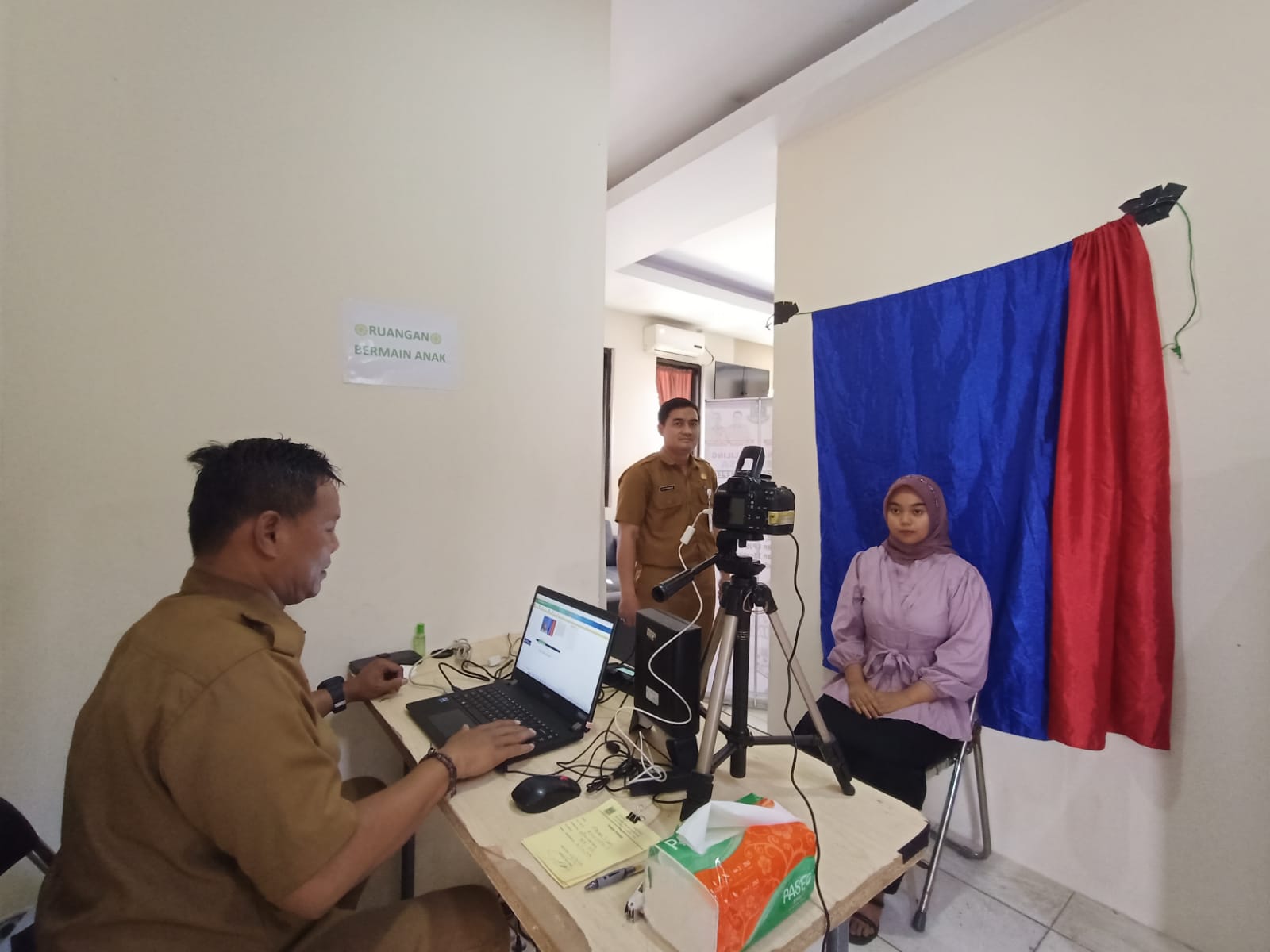 IMG-jelang-pemilu-2024-kecamatan-batuceper-buka-pelayanan-ktp-el-sehari-jadi