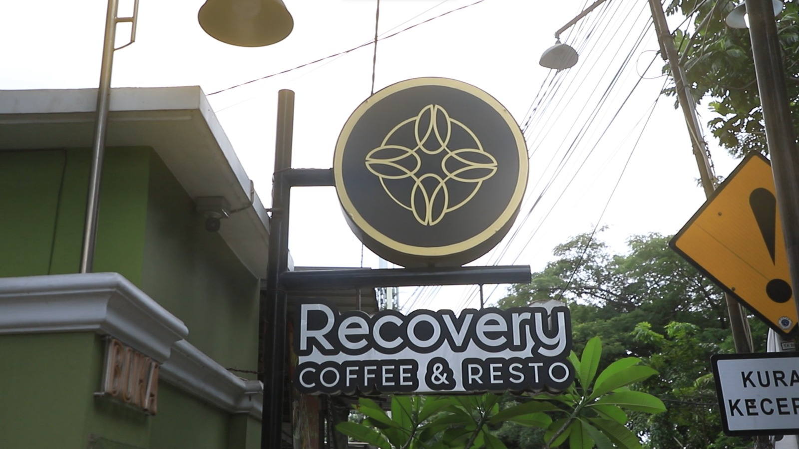 Recovery Coffee and Resto, Tempat Nongkrong dengan Konsep Garden Cafe