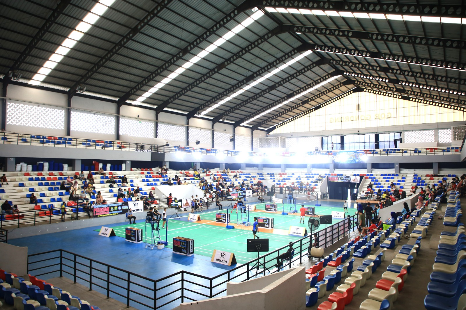 IMG-745-peserta-ramaikan-turnamen-badminton-pelajar-dan-mahasiswa-paling-bergengsi-di-kota-tangerang