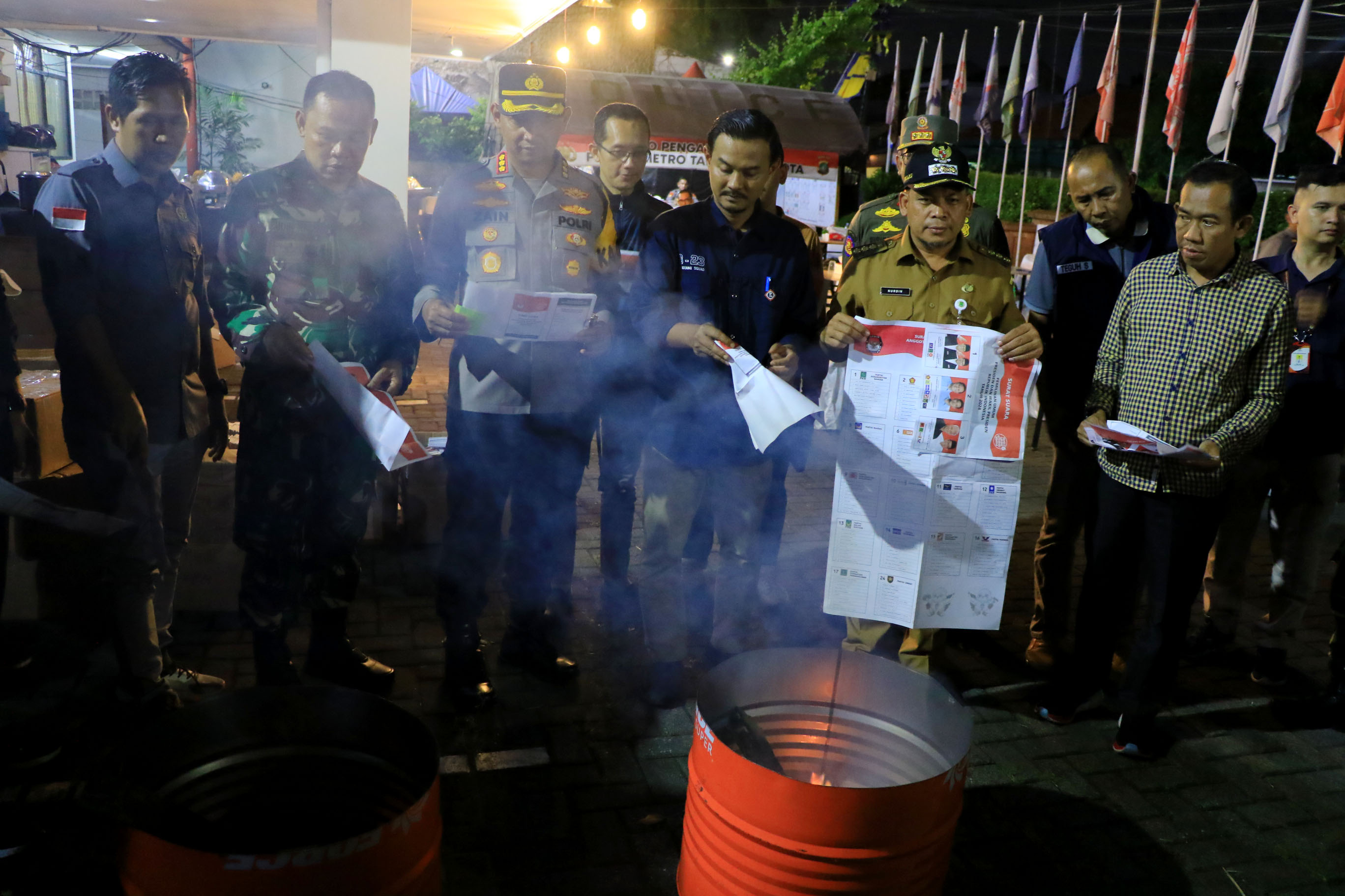 IMG-jelang-pencoblosan-dr-nurdin-cek-kesiapan-tps-dan-musnahkan-surat-suara