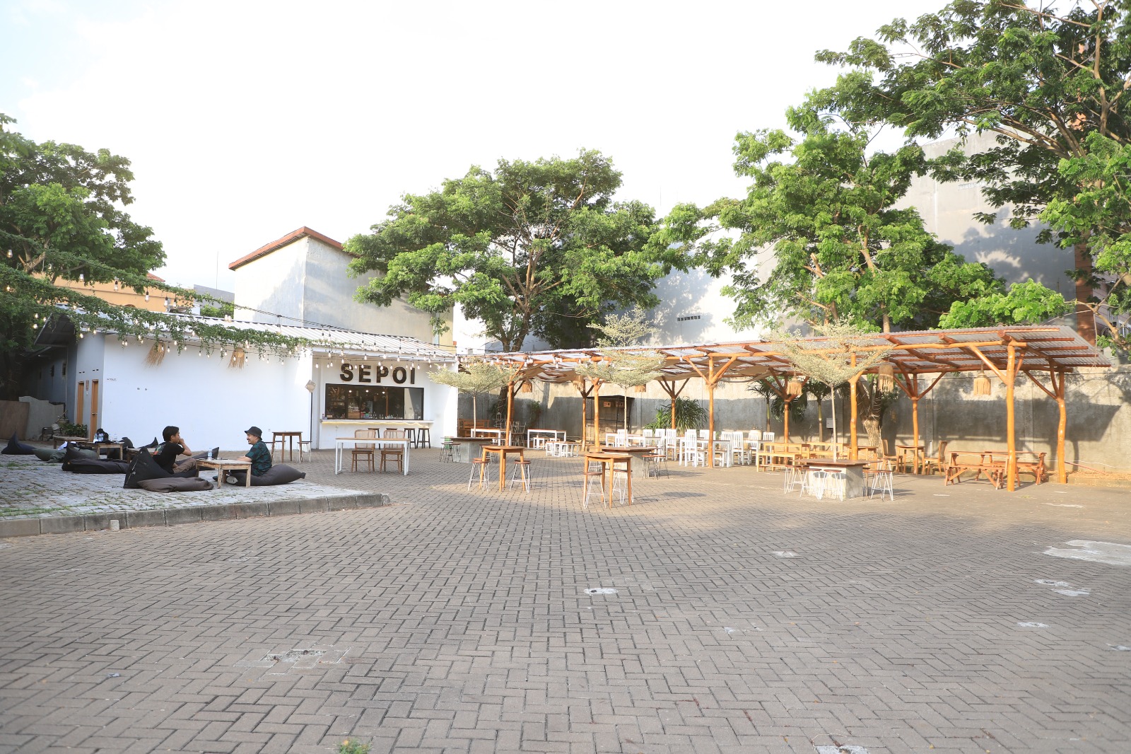 IMG-asyiknya-nongkrong-dengan-suasana-bali-di-sepoi-cafe-and-resto-kota-tangerang