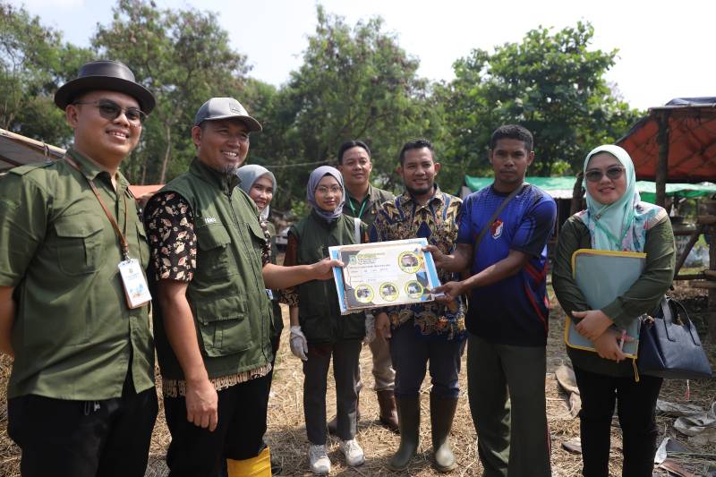 IMG-dkp-imbau-masyarakat-kota-tangerang-beli-hewan-kurban-di-lapak-berstiker