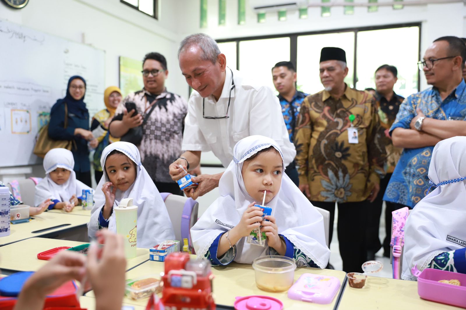 IMG-uji-coba-program-makan-bergizi-gratis-kota-tangerang-digelar-sekolah-asy-syukriyyah-beri-dukungan-penuh