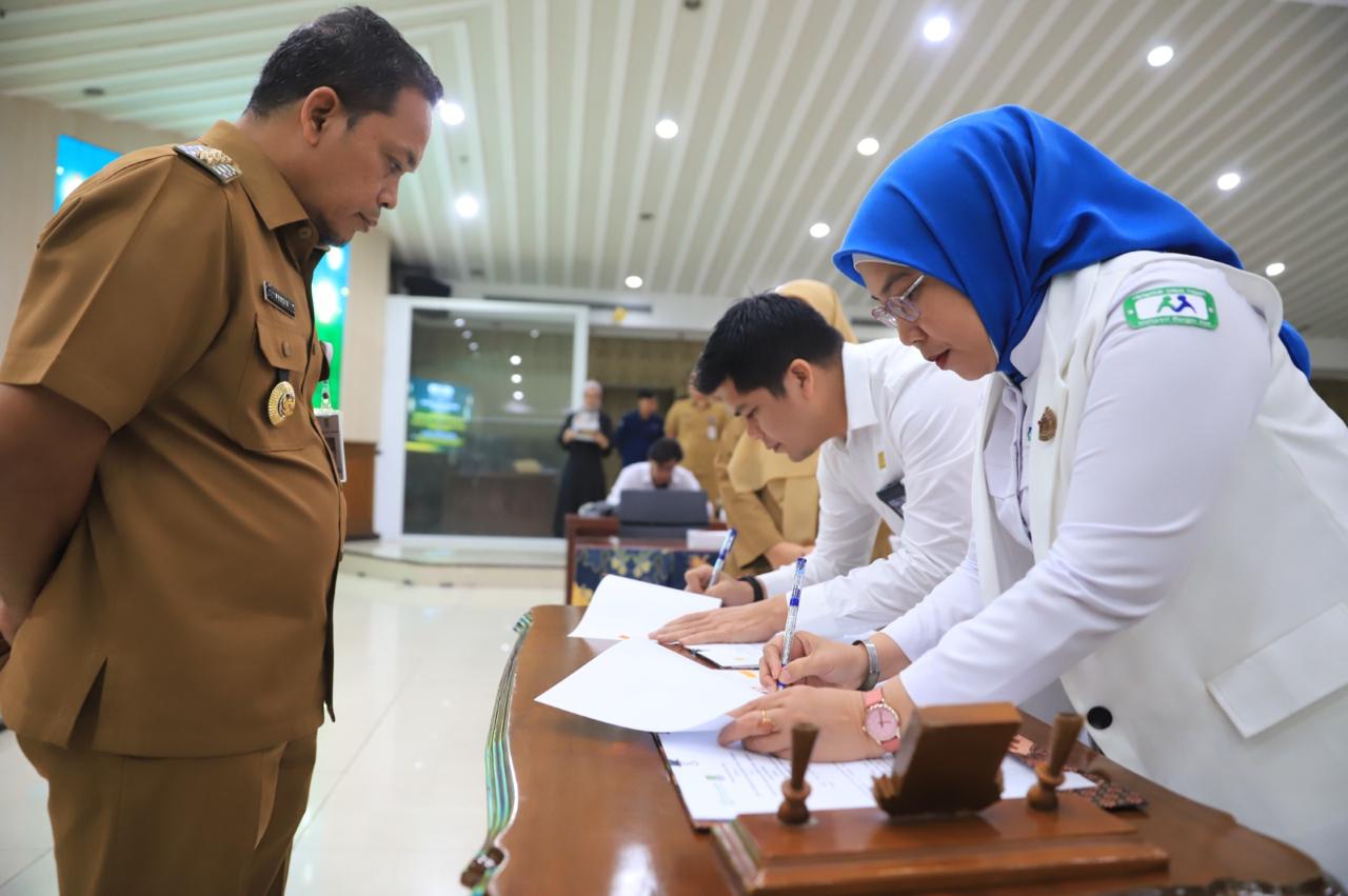 IMG-tingkatkan-pengelolaan-pengaduan-publik-diskominfo-kota-tangerang-jalin-pks-dengan-pt-pln-dan-bpjs-kesehatan