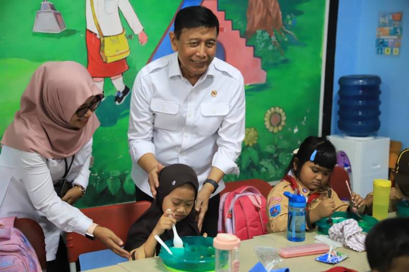 IMG-wantimpres-dan-kemendagri-tinjau-langsung-pilot-project-makan-bergizi-gratis-di-kota-tangerang