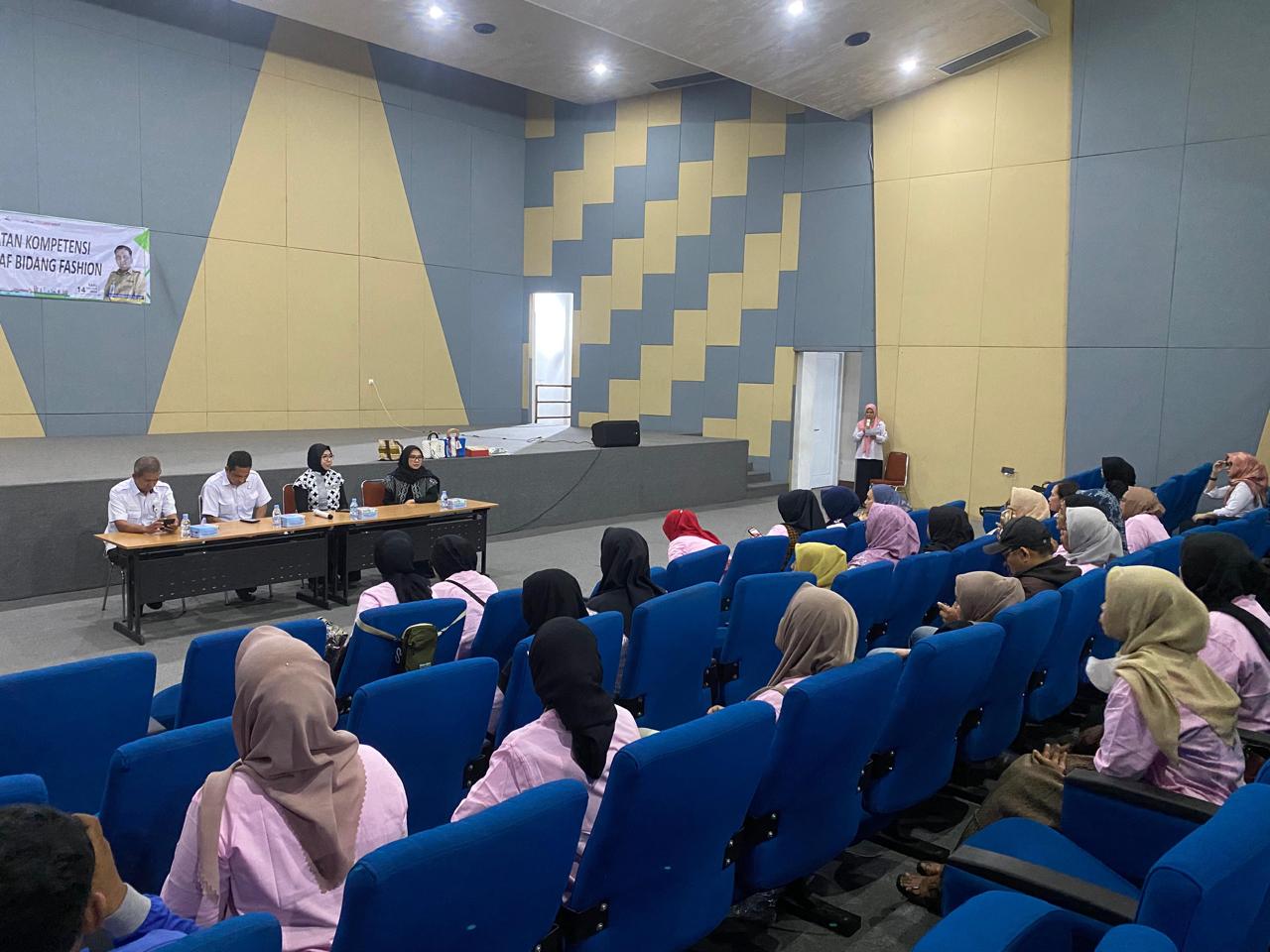 IMG-disbudpar-kota-tangerang-tingkatkan-kompetensi-pelaku-ekonomi-kreatif-bidang-fesyen
