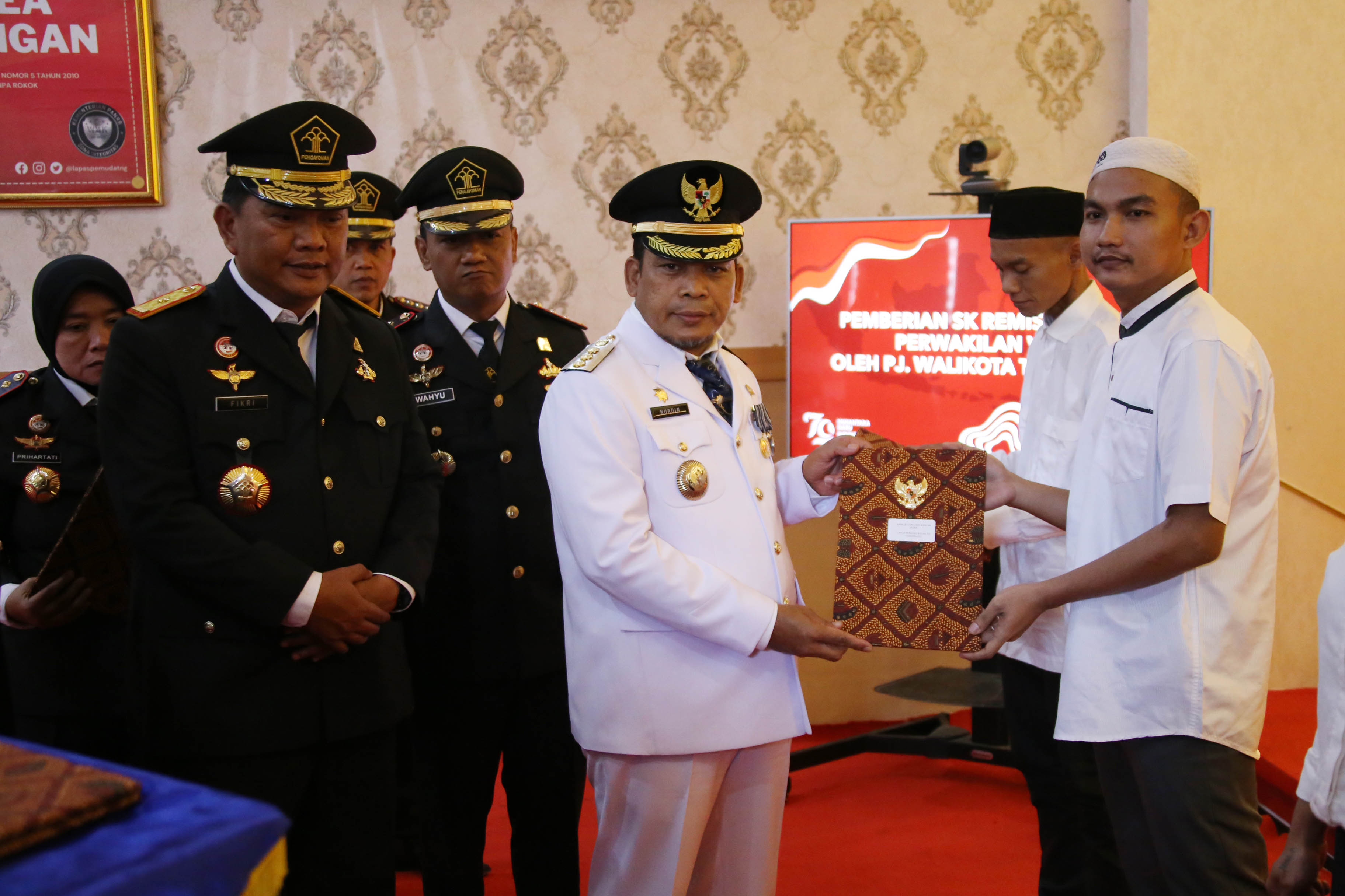 IMG-1-658-narapidana-terima-remisi-di-hut-ri-dr-nurdin-momen-ditunggu-untuk-mulai-babak-baru