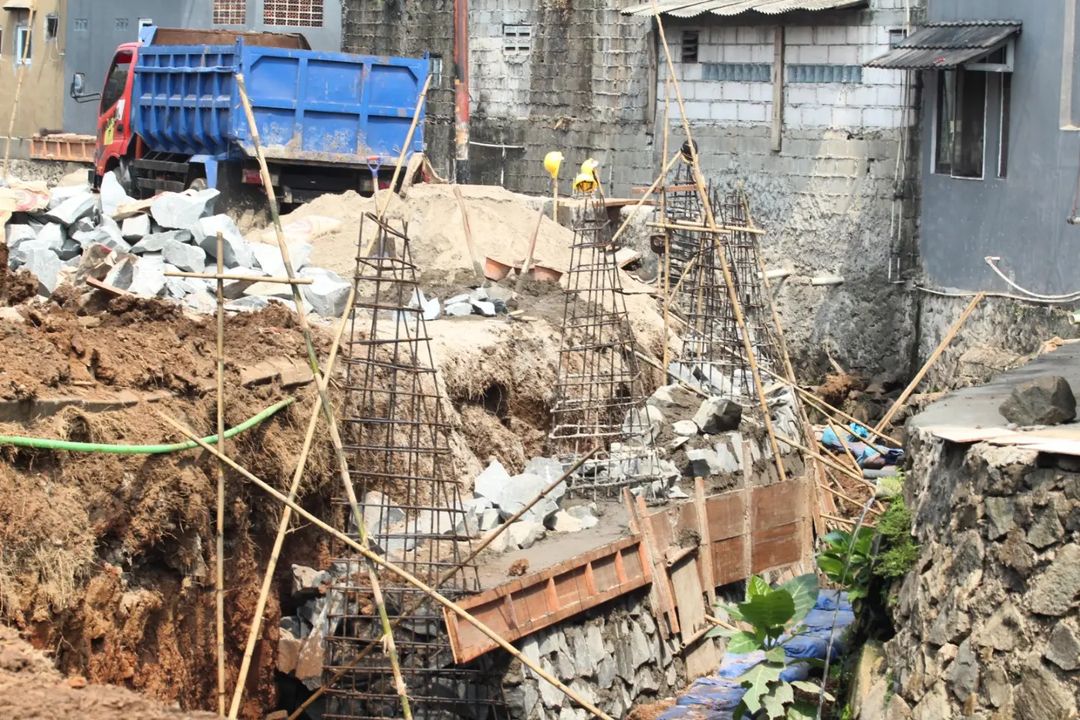 IMG-antisipasi-banjir-kecamatan-pinang-kota-tangerang-bangun-empat-turap
