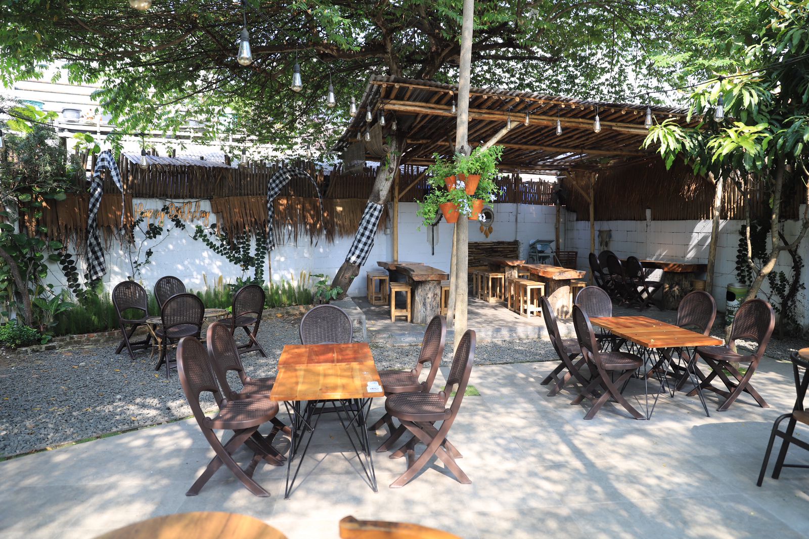 IMG-taman-babeh-cafe-resto-tawarkan-sensasi-nongkrong-dengan-suasana-teduh-di-kota-tangerang