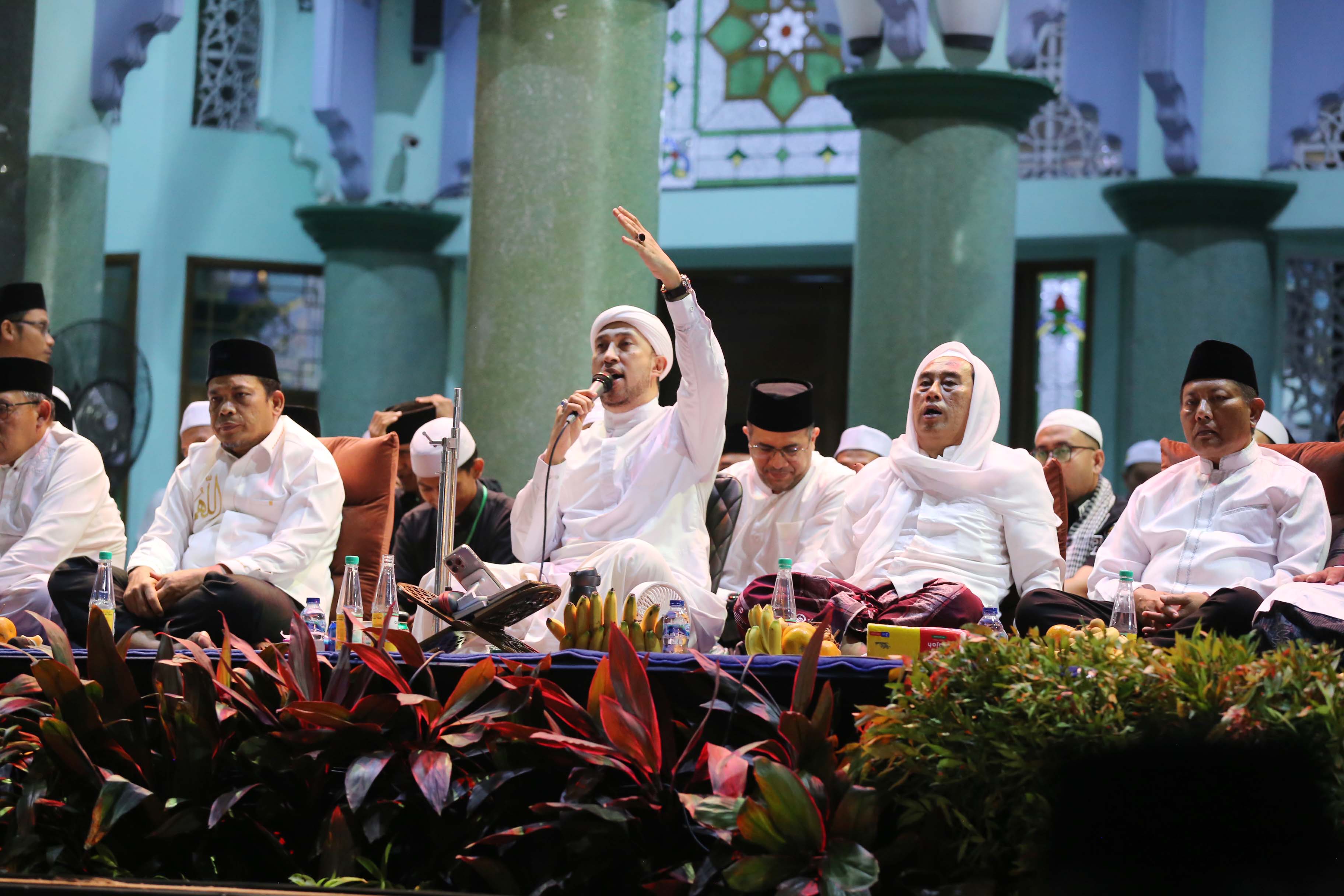 tangerang-bershalawat-puluhan-ribu-umat-islam-padati-kawasan-masjid-raya-al-a-zhom-kota-tangerang