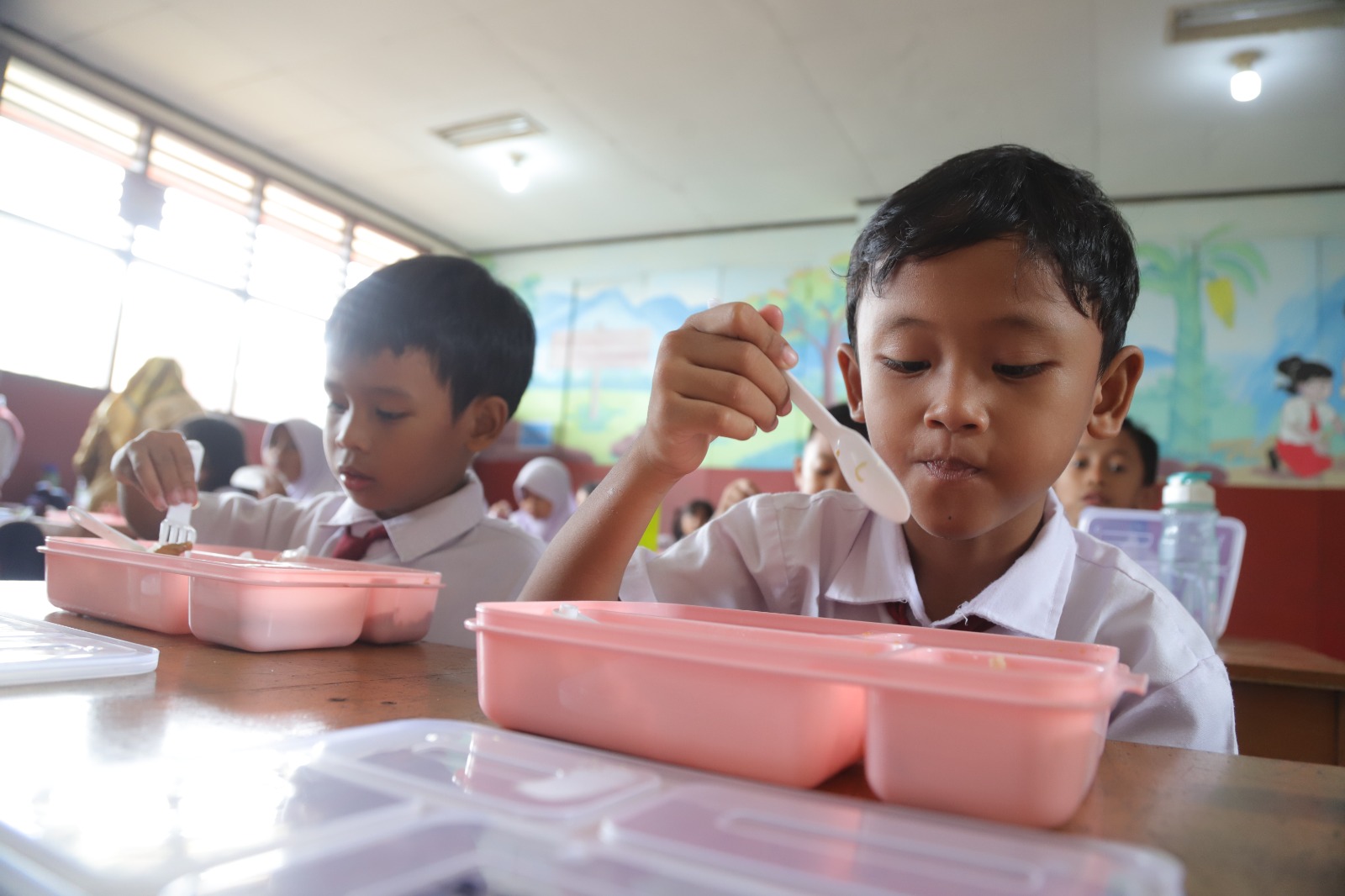 sasar-448-siswa-program-makan-bergizi-gratis-tahap-ii-kota-tangerang-berlanjut-di-sdn-parung-serab