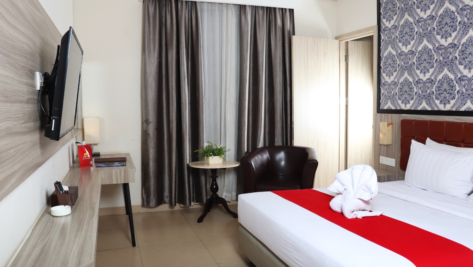 IMG-bersama-keluarga-manjakan-diri-di-hotel-ramah-anak-pakons-prime-hotel-kota-tangerang