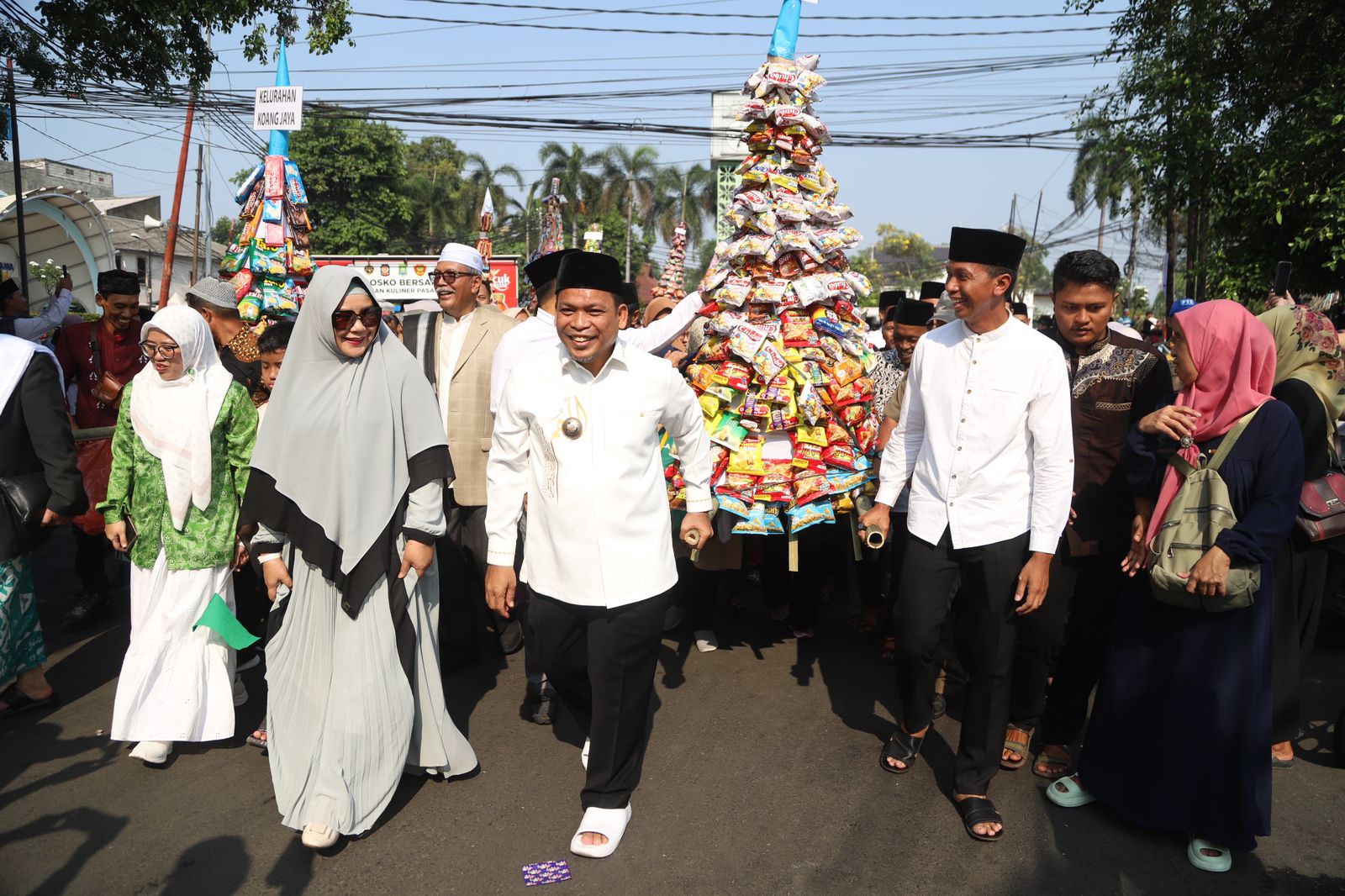 ribuan-jemaah-ikuti-arak-arakan-perahu-dan-gunungan-muludan-al-ittihad-kota-tangerang