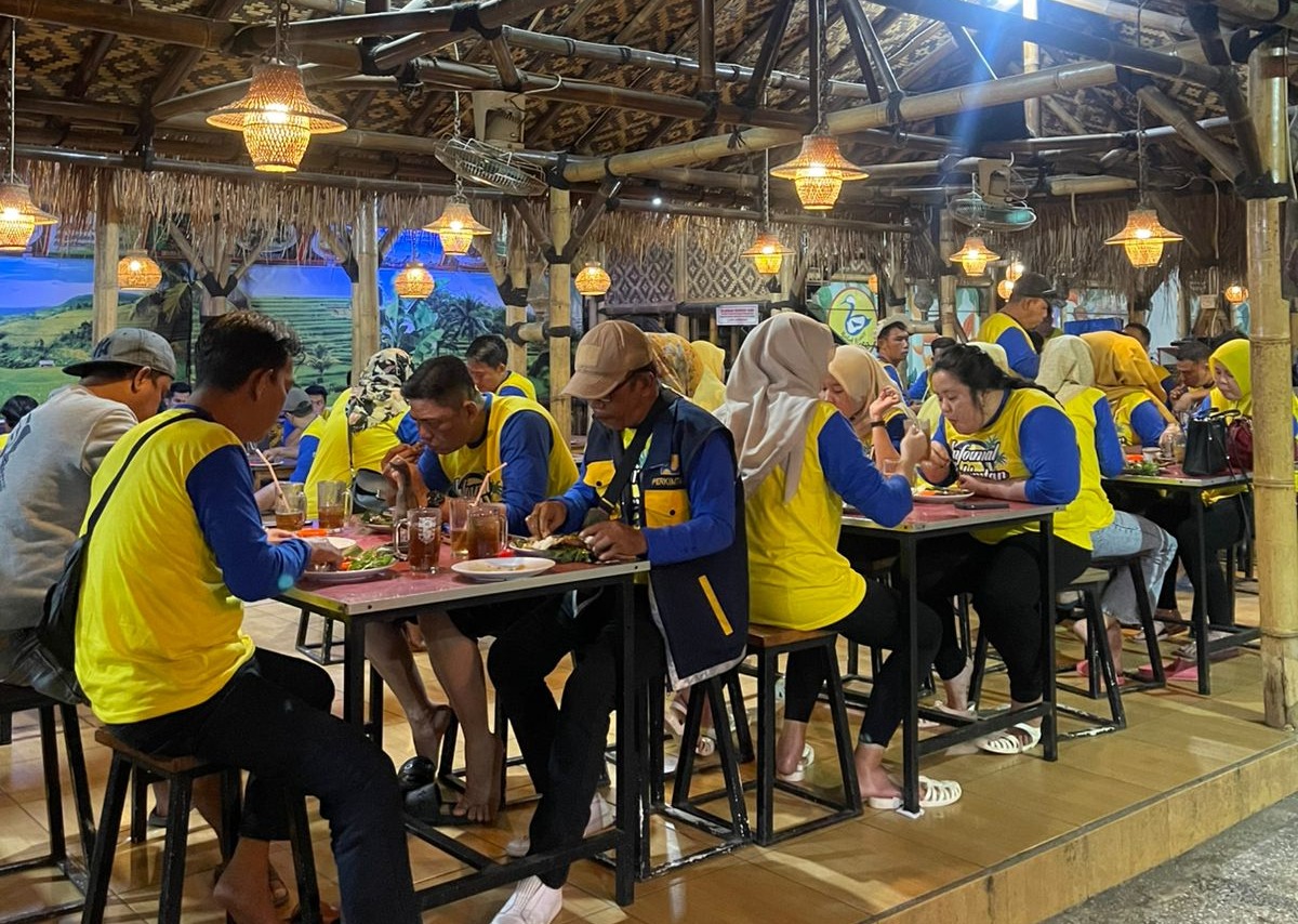 bebek-kremes-mas-eko-resto-olahan-bebek-legendaris-di-kota-tangerang