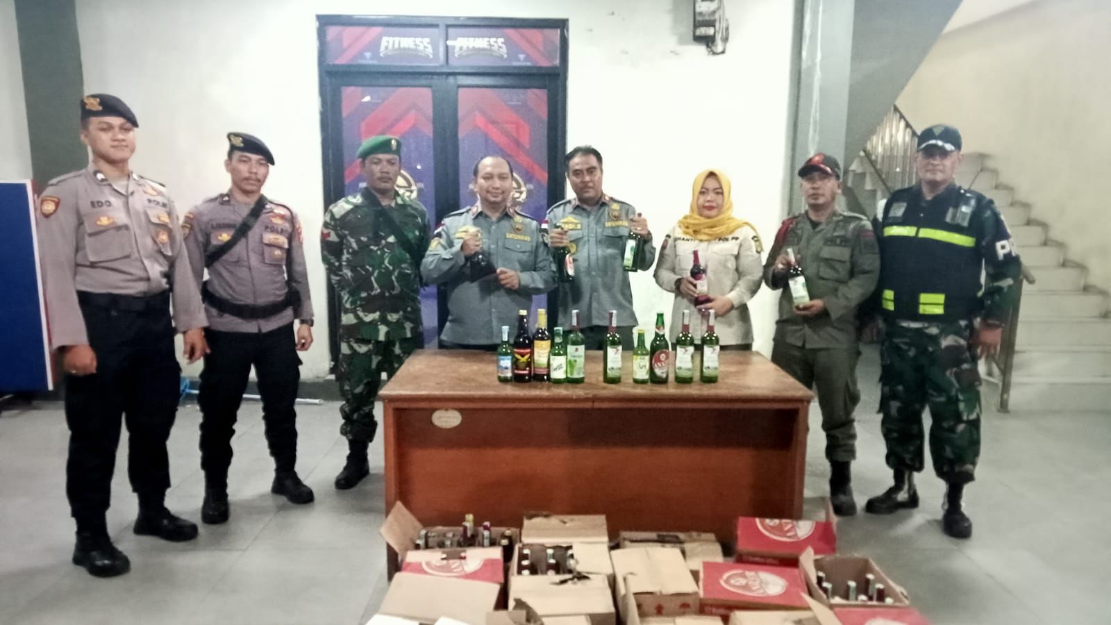 upaya-penegakan-perda-satpol-pp-kota-tangerang-amankan-246-botol-miras