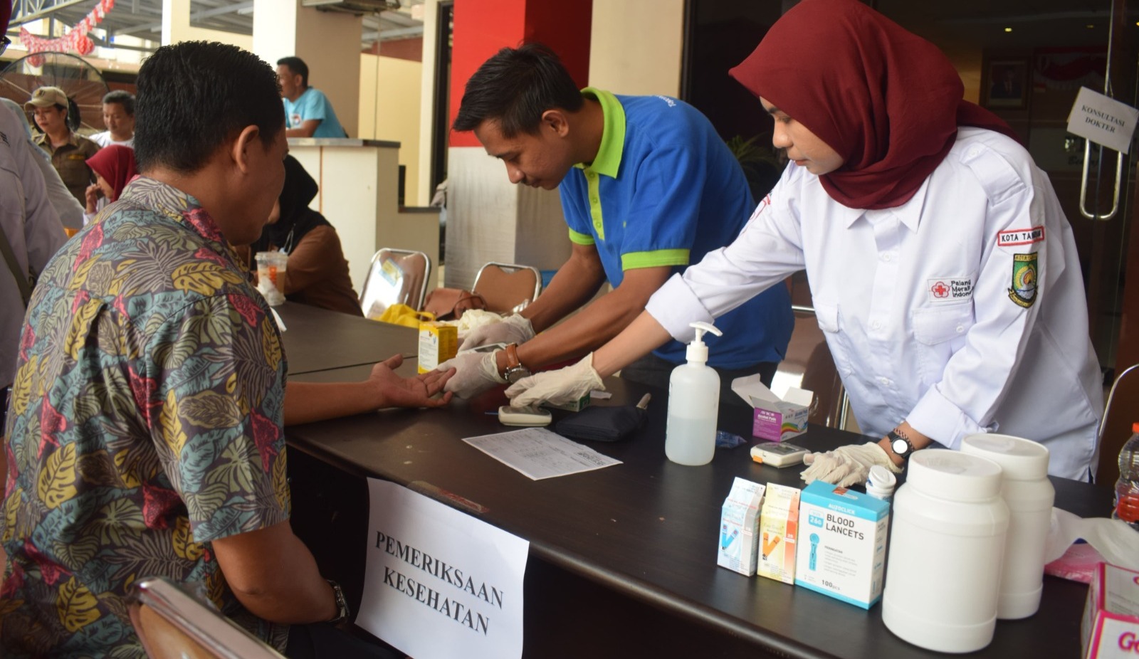 peringati-hut-ke-79-pmi-kota-tangerang-gelar-bakti-masyarakat-dan-pengobatan-gratis