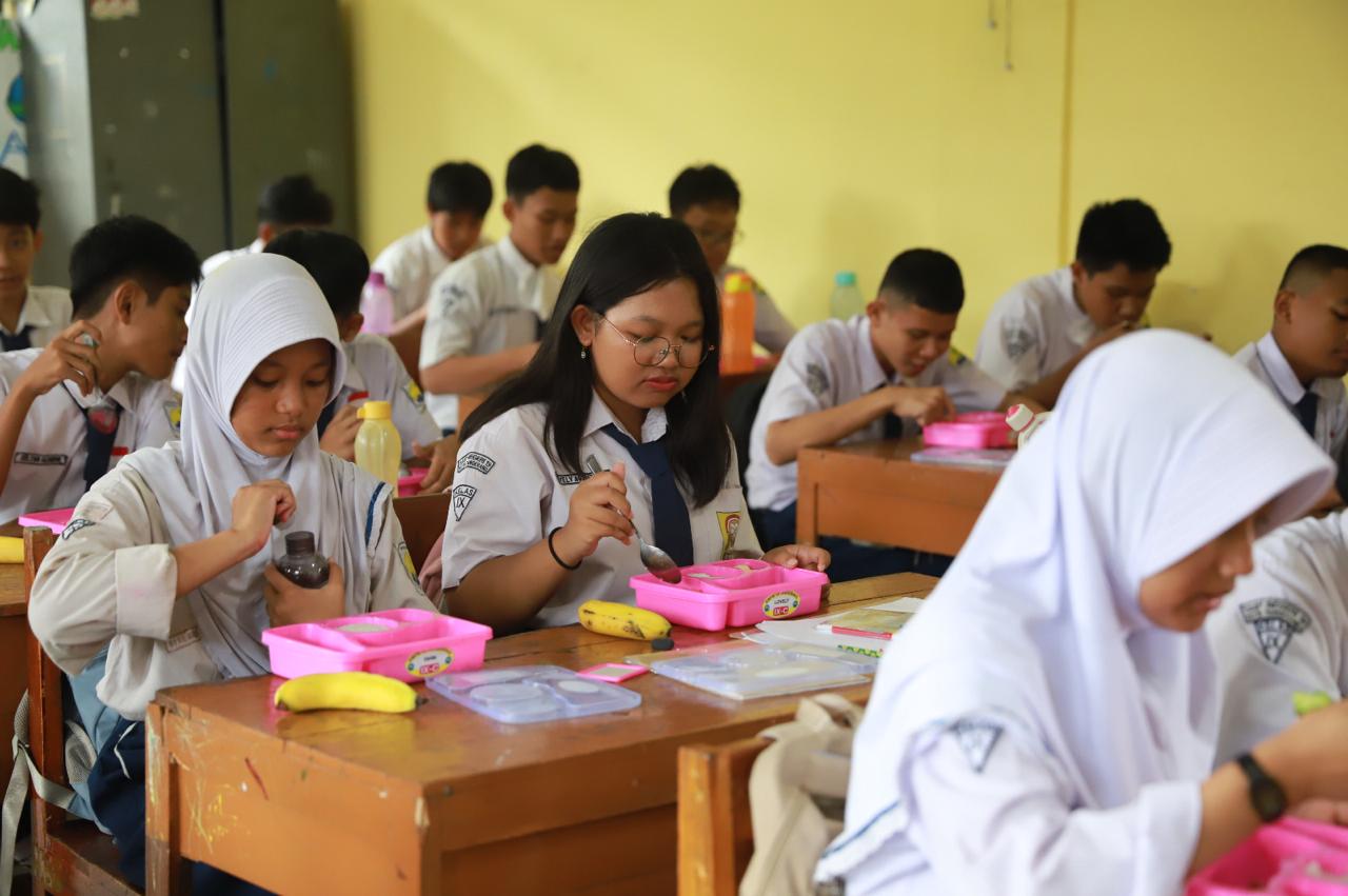 pembiasaan-mbg-tahap-ll-berlangsung-di-smpn-19-kota-tangerang