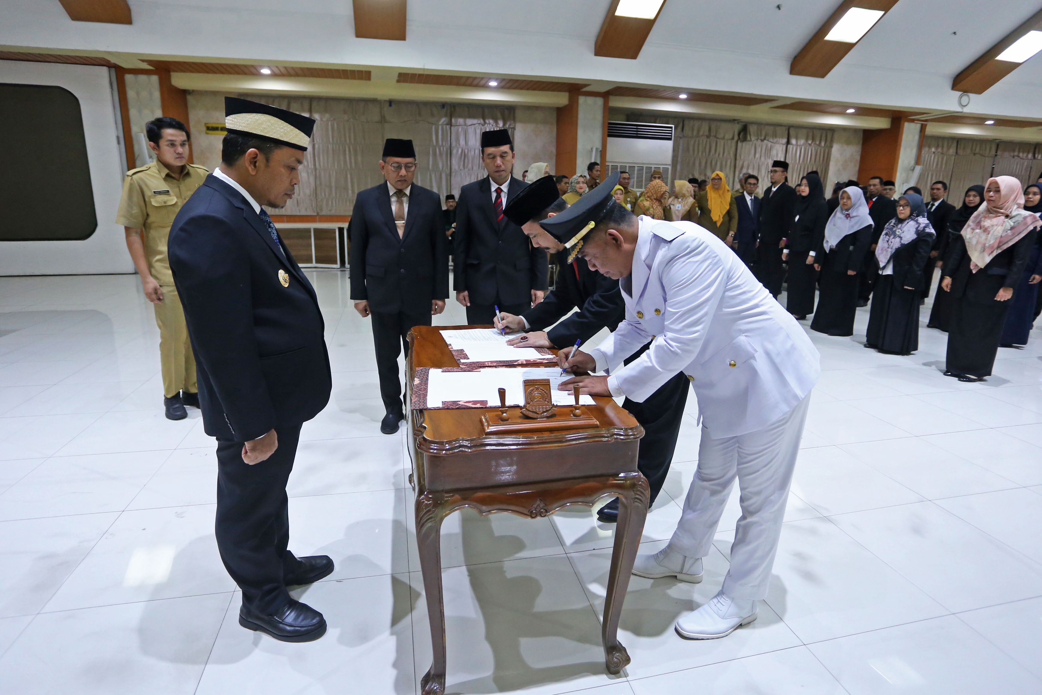 optimalkan-kinerja-organisasi-dr-nurdin-lantik-37-pejabat-administrator-pengawas-dan-fungsional