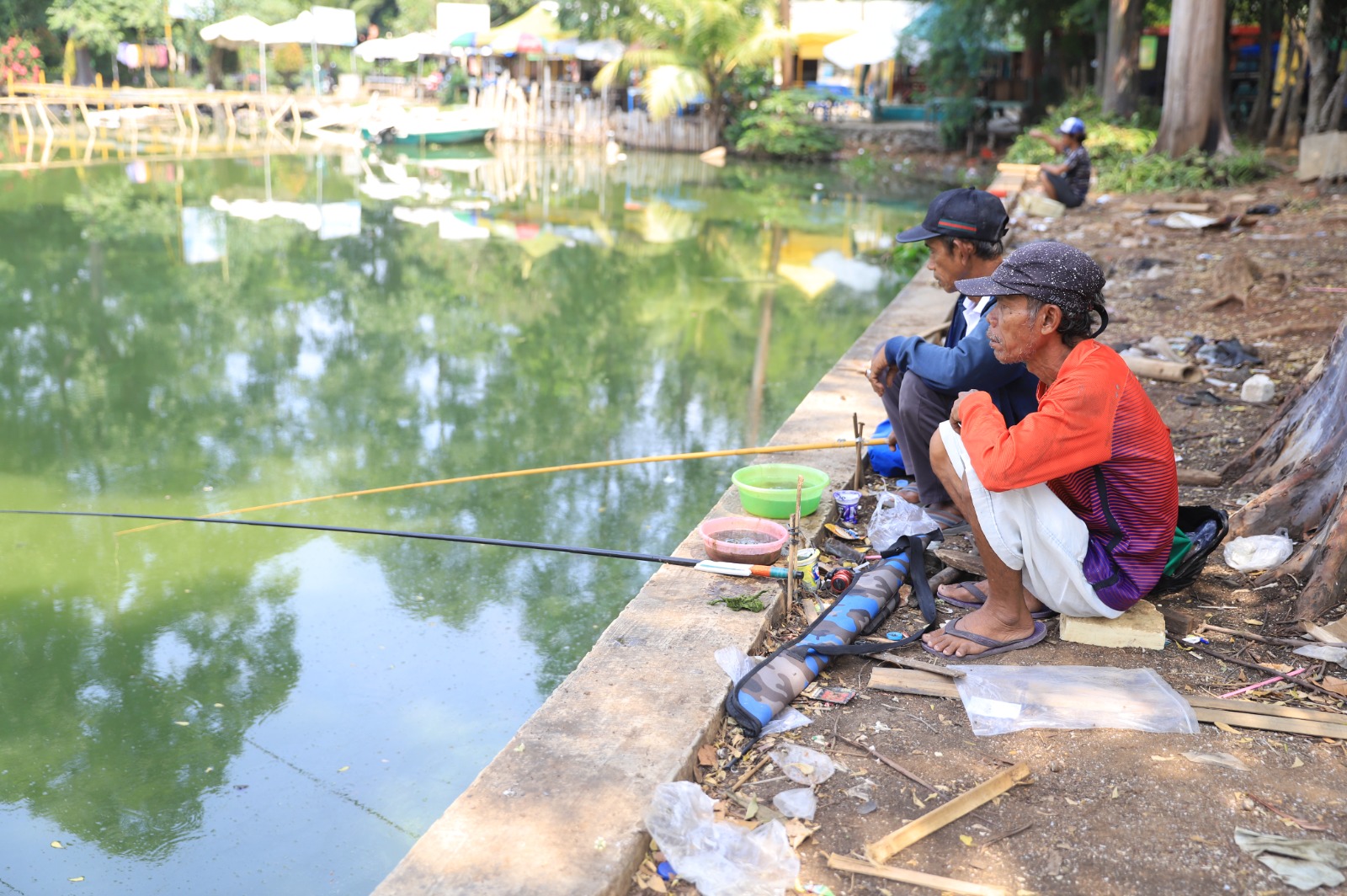 warga-apresiasi-pelepasan-benih-ikan-di-situ-cipondoh-kota-tangerang