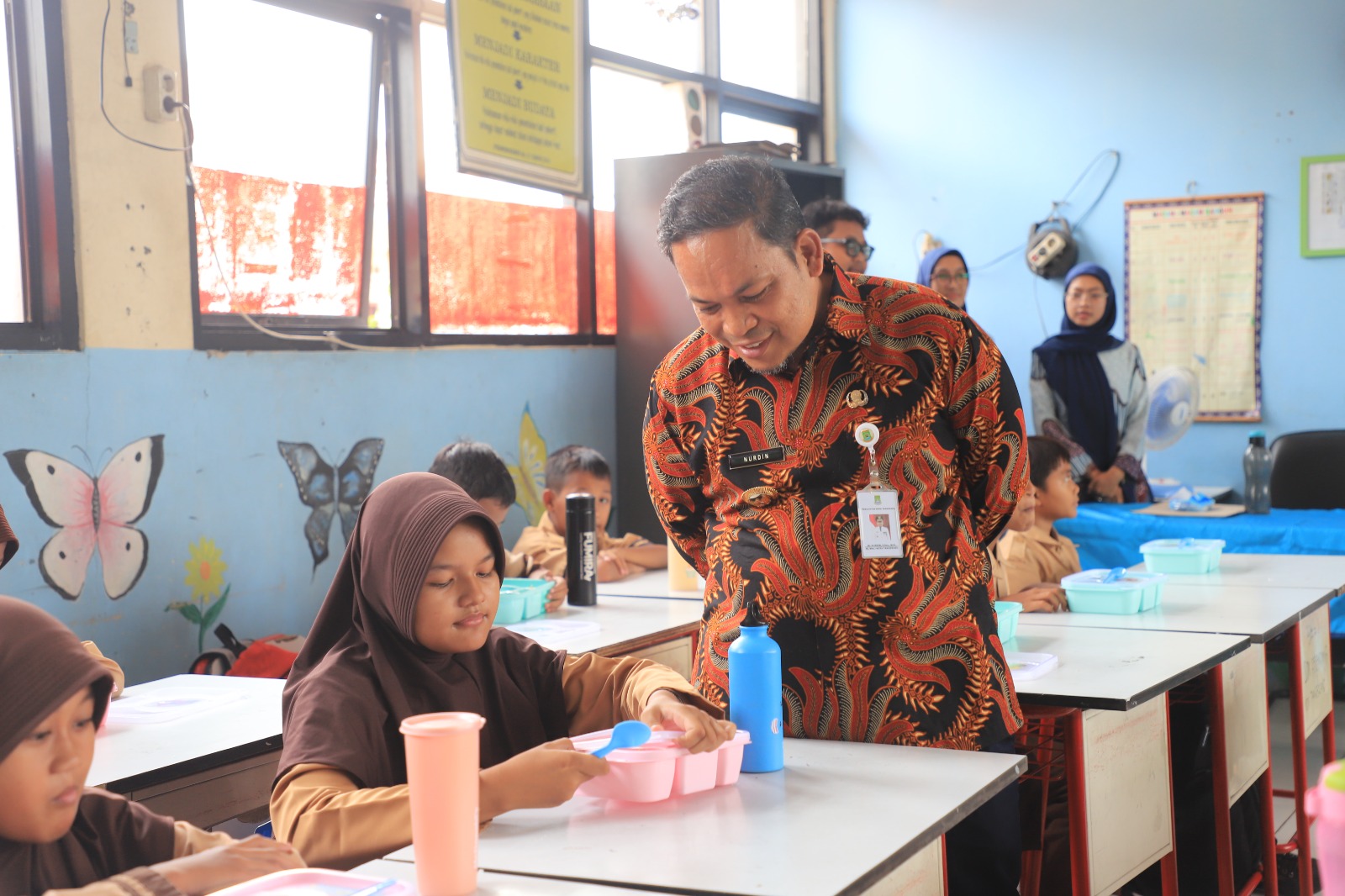 mbg-tahap-lll-kota-tangerang-mulai-dilaksanakan-di-sdn-blendung-benda