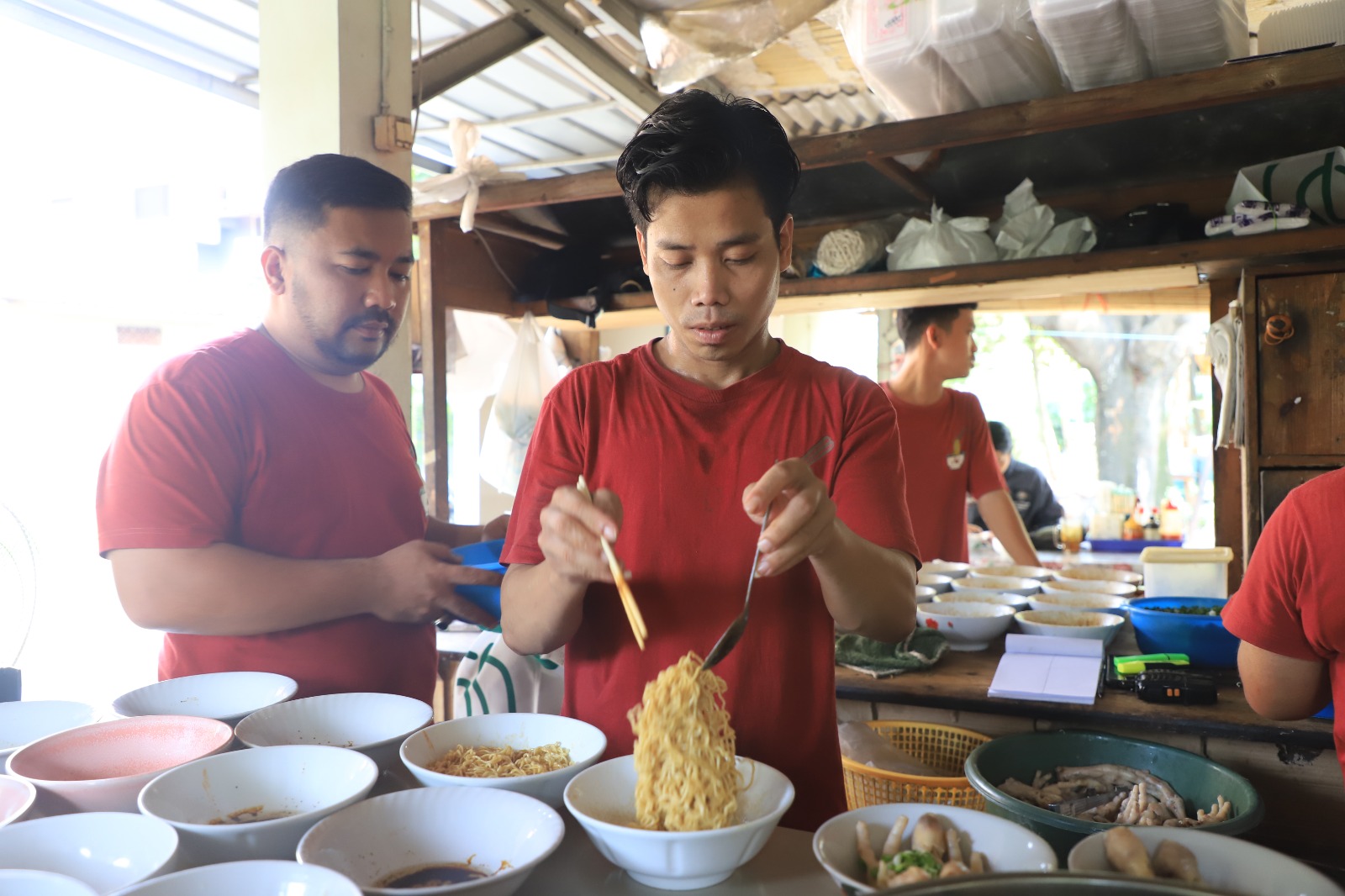 nikmatnya-mie-yamin-khas-bandung-bu-kenny-mie-gurih-porsi-nagih-legendaris-di-kota-tangerang