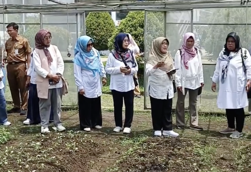 kembangkan-pertanian-modern-kwt-kota-tangerang-belajar-ke-agribisnis-dan-teknologi-ipb