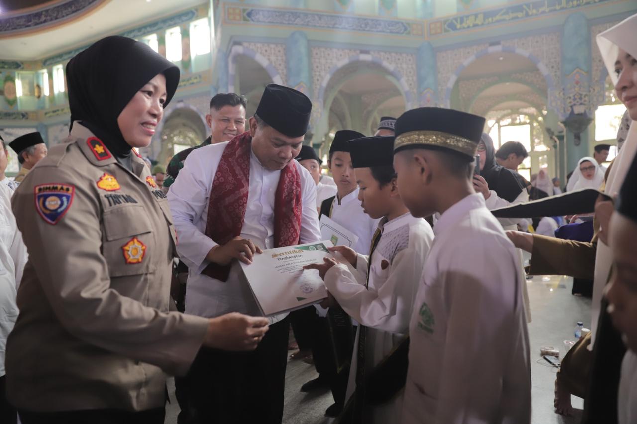 tangerang-pelajar-mengaji-angkatan-pertama-raih-rekor-muri-wisudawan-terbanyak