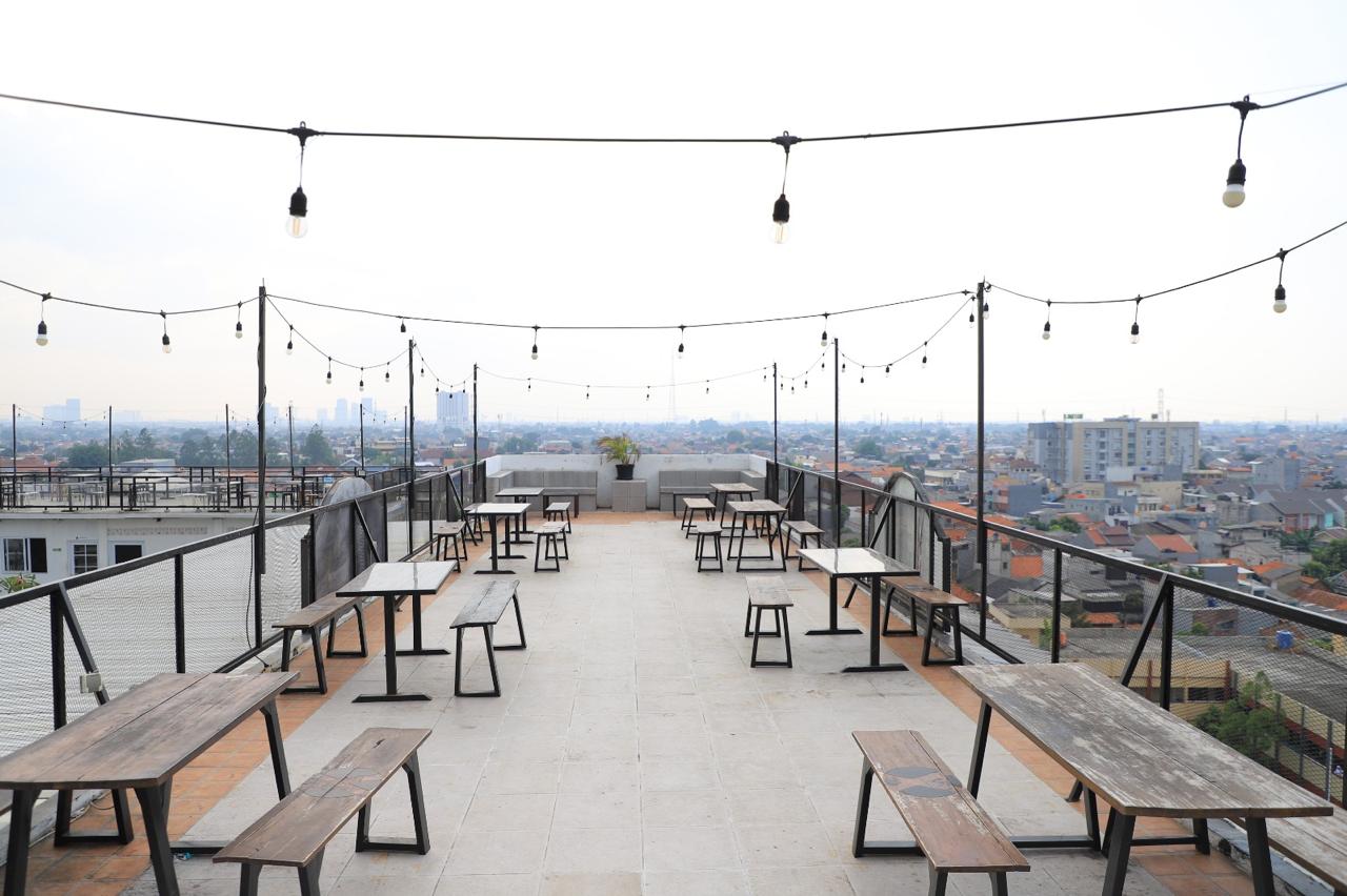 the-rooftop-coffee-and-resto-ciledug-kedai-kopi-tertinggi-di-kota-tangerang