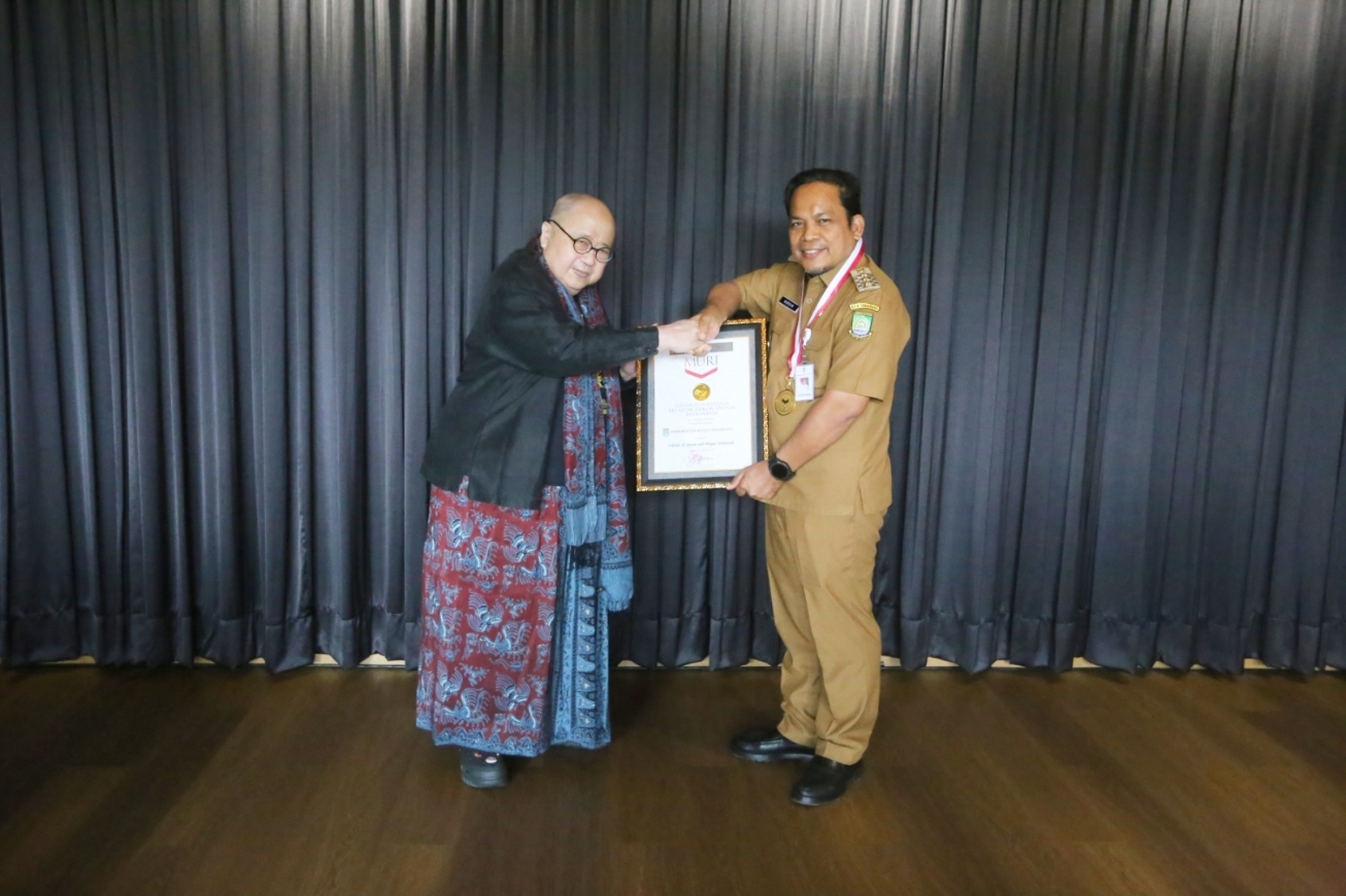 wisuda-akbar-tahfidz-pelajar-kota-tangerang-resmi-cetak-rekor-dunia-muri