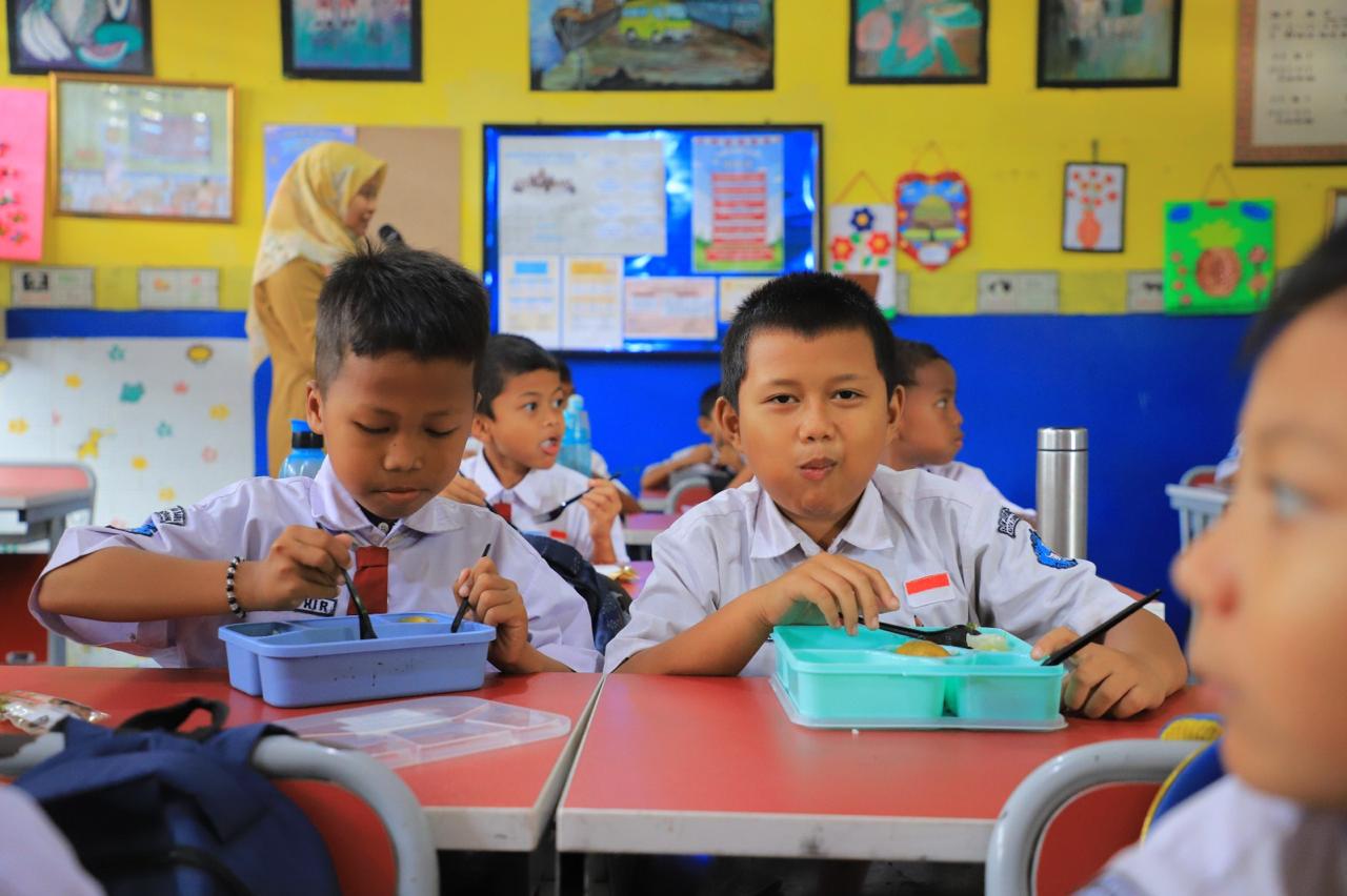 522-siswa-sdn-jurumudi-baru-kota-tangerang-ikuti-uji-coba-makan-bergizi-gratis