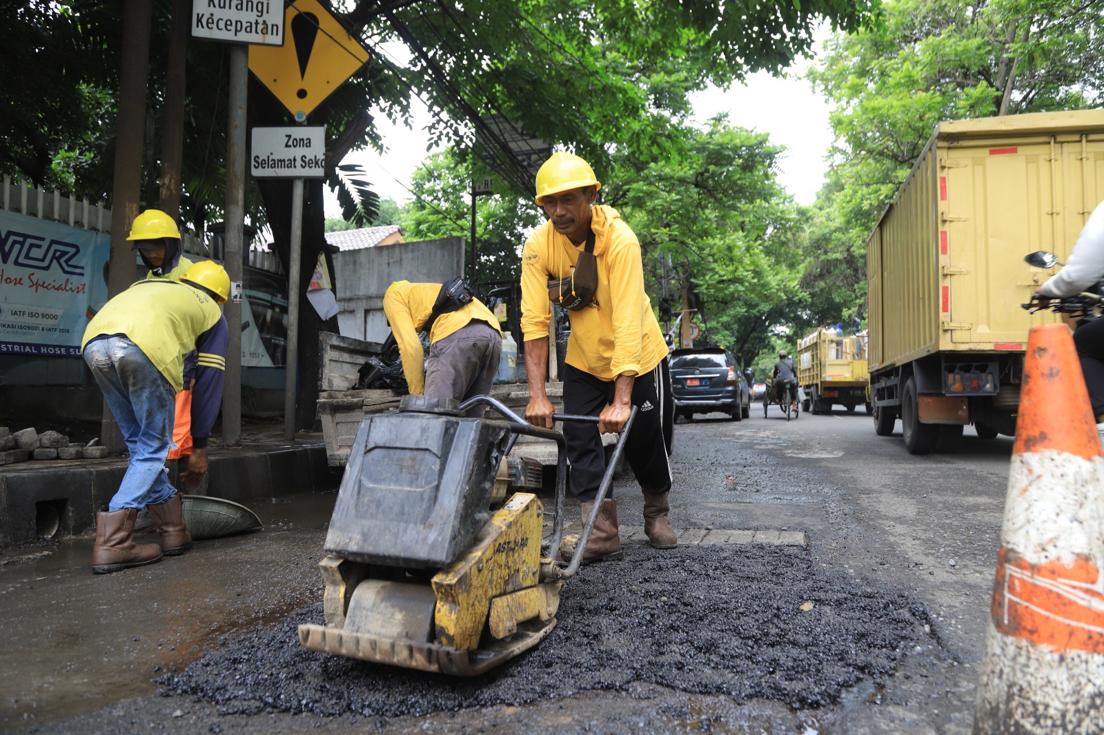 pemkot-tangerang-pastikan-perbaikan-kerusakan-aspal-di-depan-gedung-cisadane-jadi-prioritas