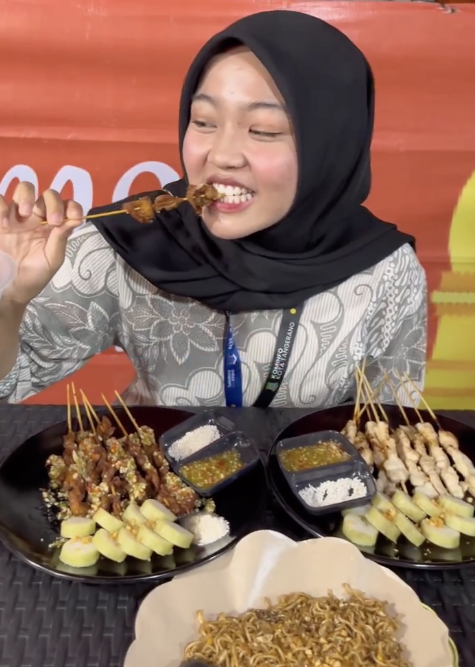 IMG-sensasi-unik-sate-taichan-sambal-thailand-di-sate-thiy-hiy-pasar-lama-tangerang