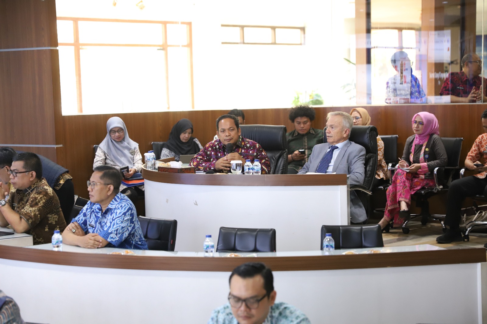 mengenal-pemerintahan-di-kota-halifax-kanada-pemkot-tangerang-gelar-sharing-session-dengan-prof-mark-gilbert