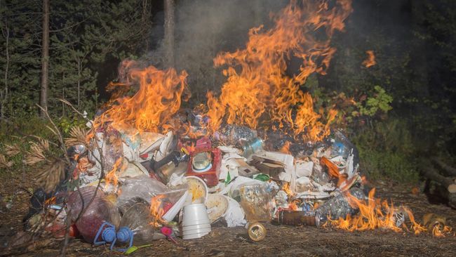 dlh-kota-tangerang-ingatkan-warga-tidak-bakar-sampah-sembarangan