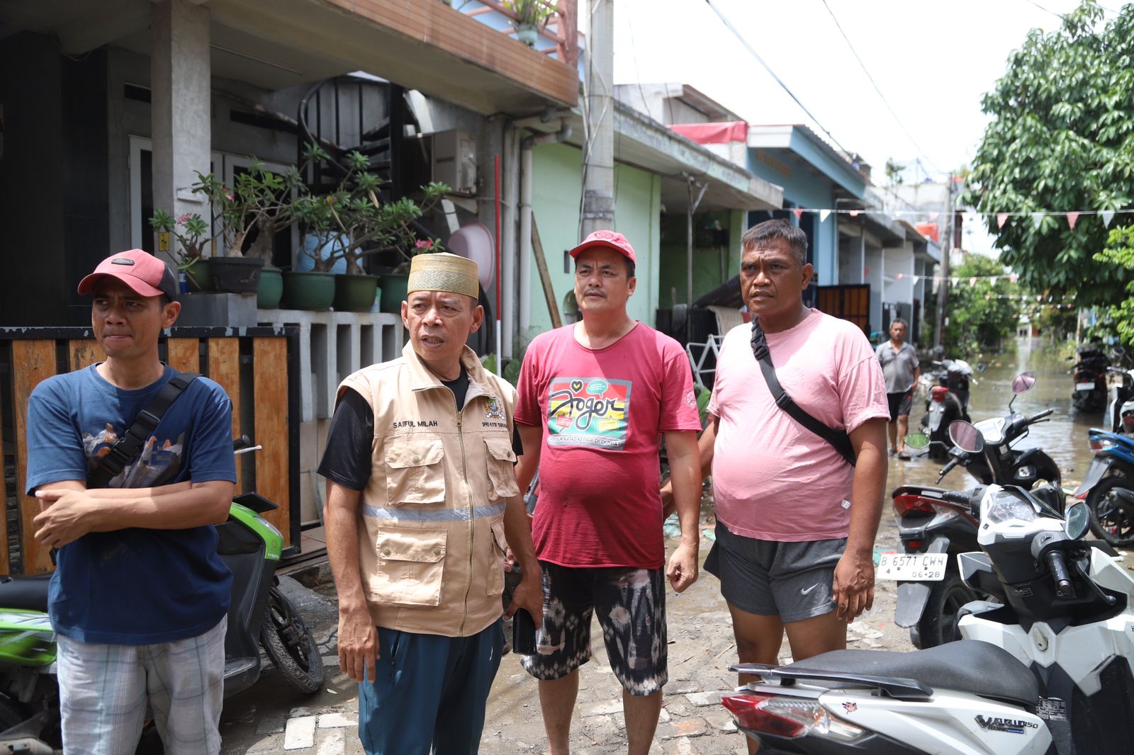 tinjau-lokasi-banjir-dprd-apresiasi-gerak-cepat-pemkot-tangerang-tangani-jebolnya-tanggul