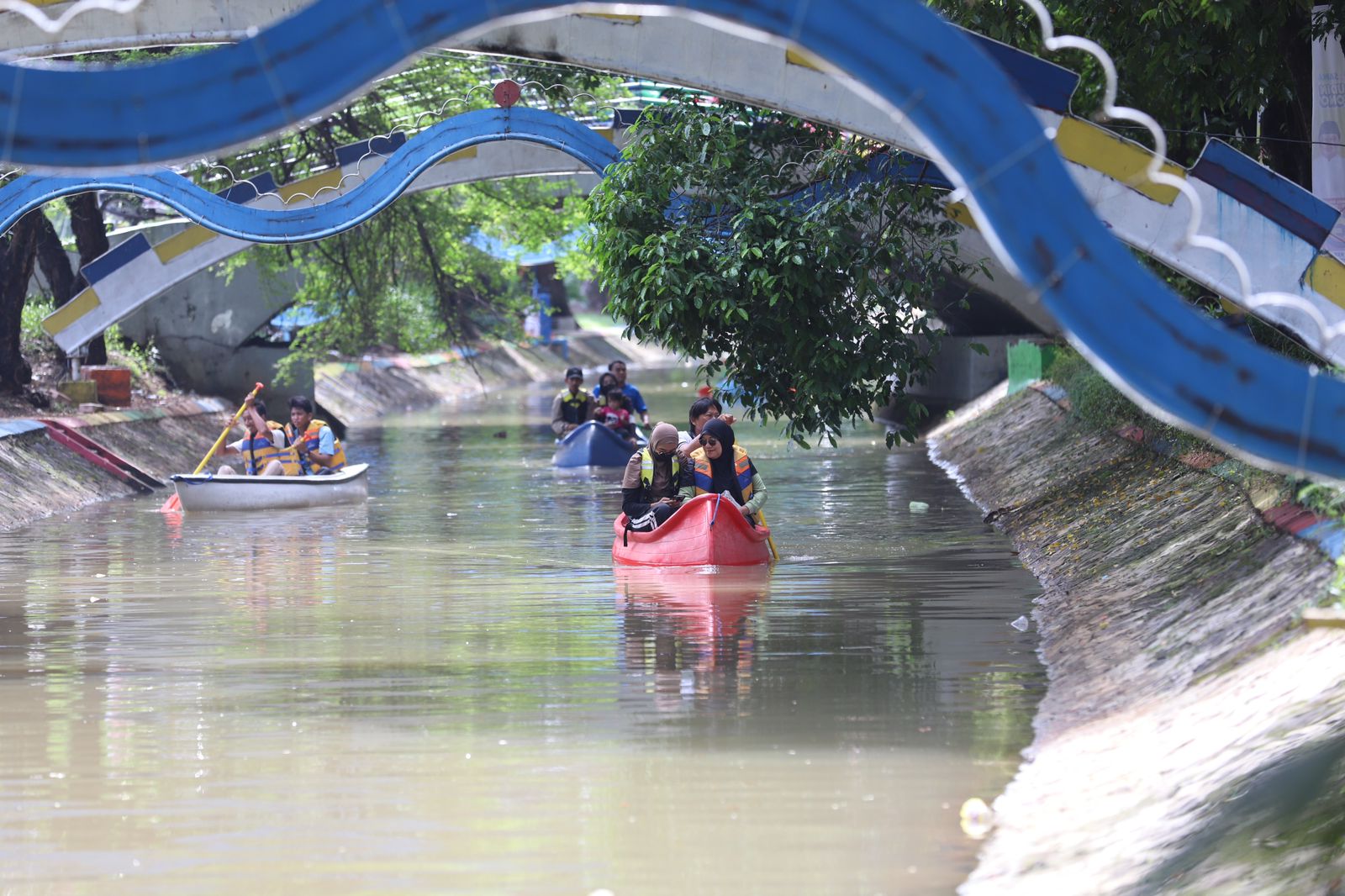 melihat-keseruan-wisata-perahu-kano-gratis-di-kali-sipon-kota-tangerang