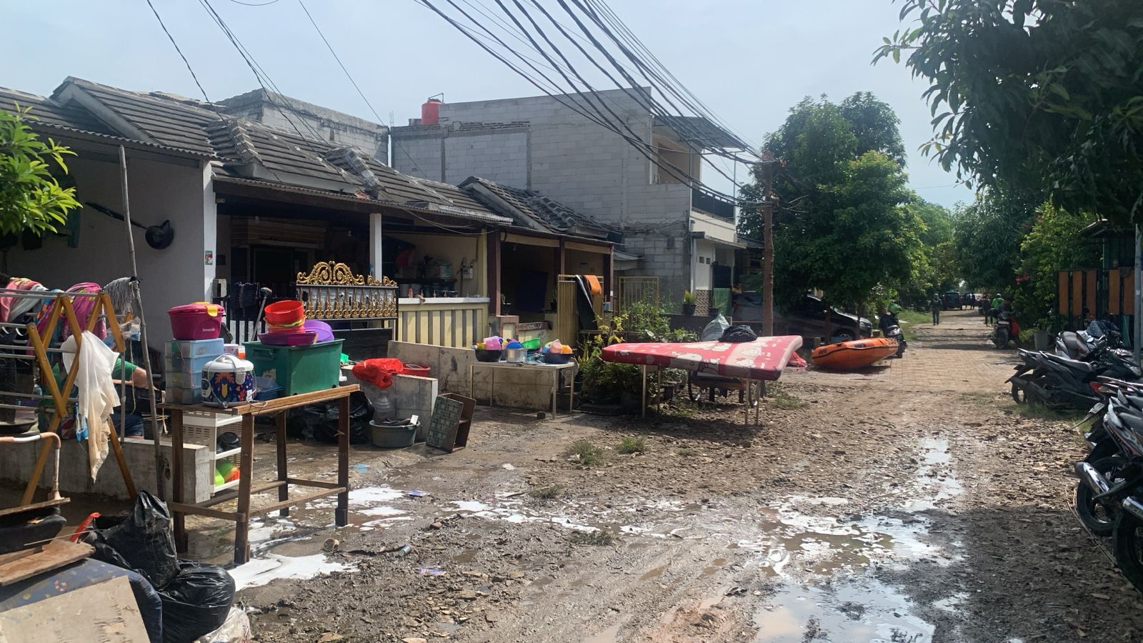 update-banjir-akibat-tanggul-jebol-di-garden-city-periuk-kota-tangerang-sudah-surut-100-persen