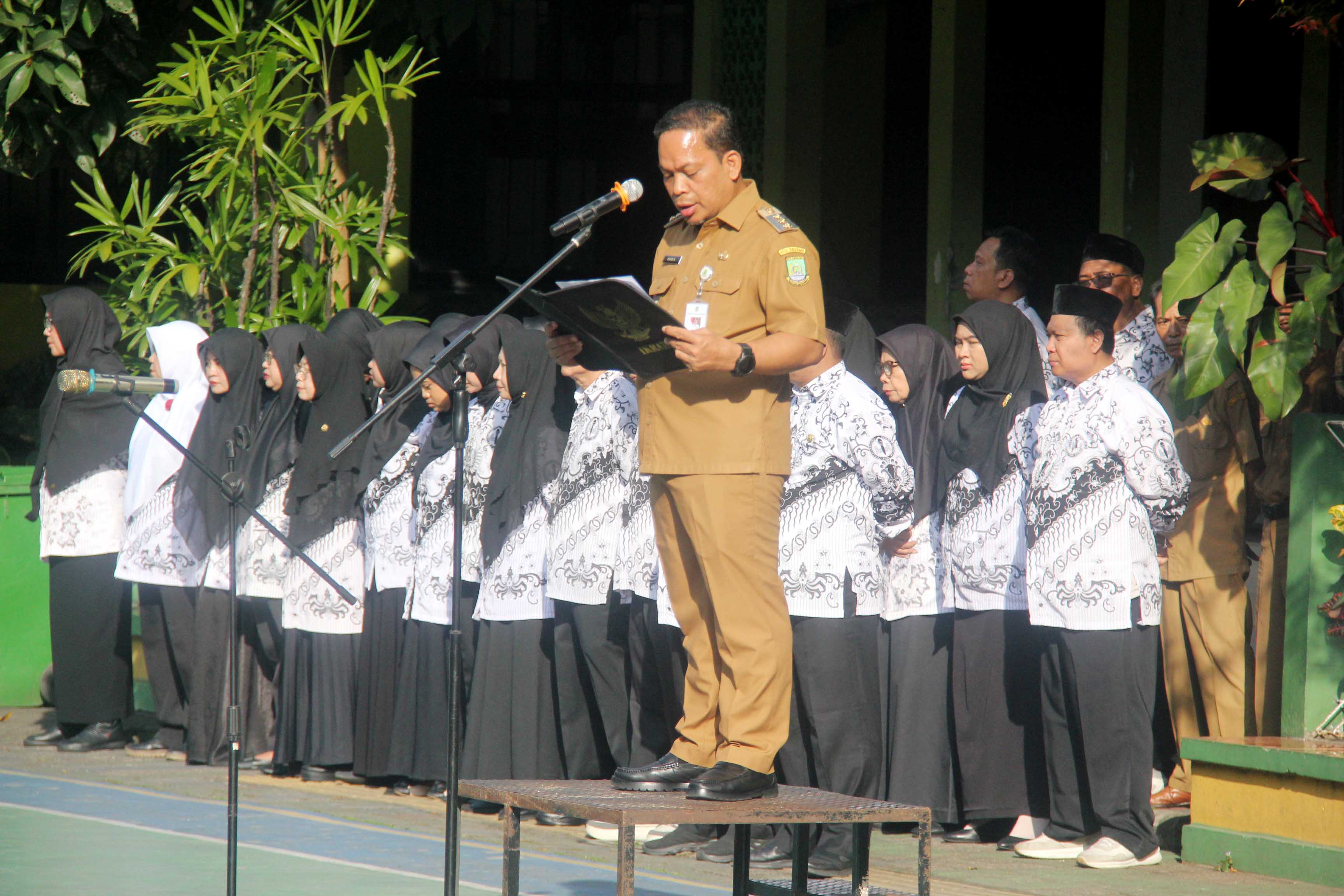 peringati-hari-guru-dr-nurdin-sampaikan-kesejahteraan-guru-prioritas-pemkot-tangerang