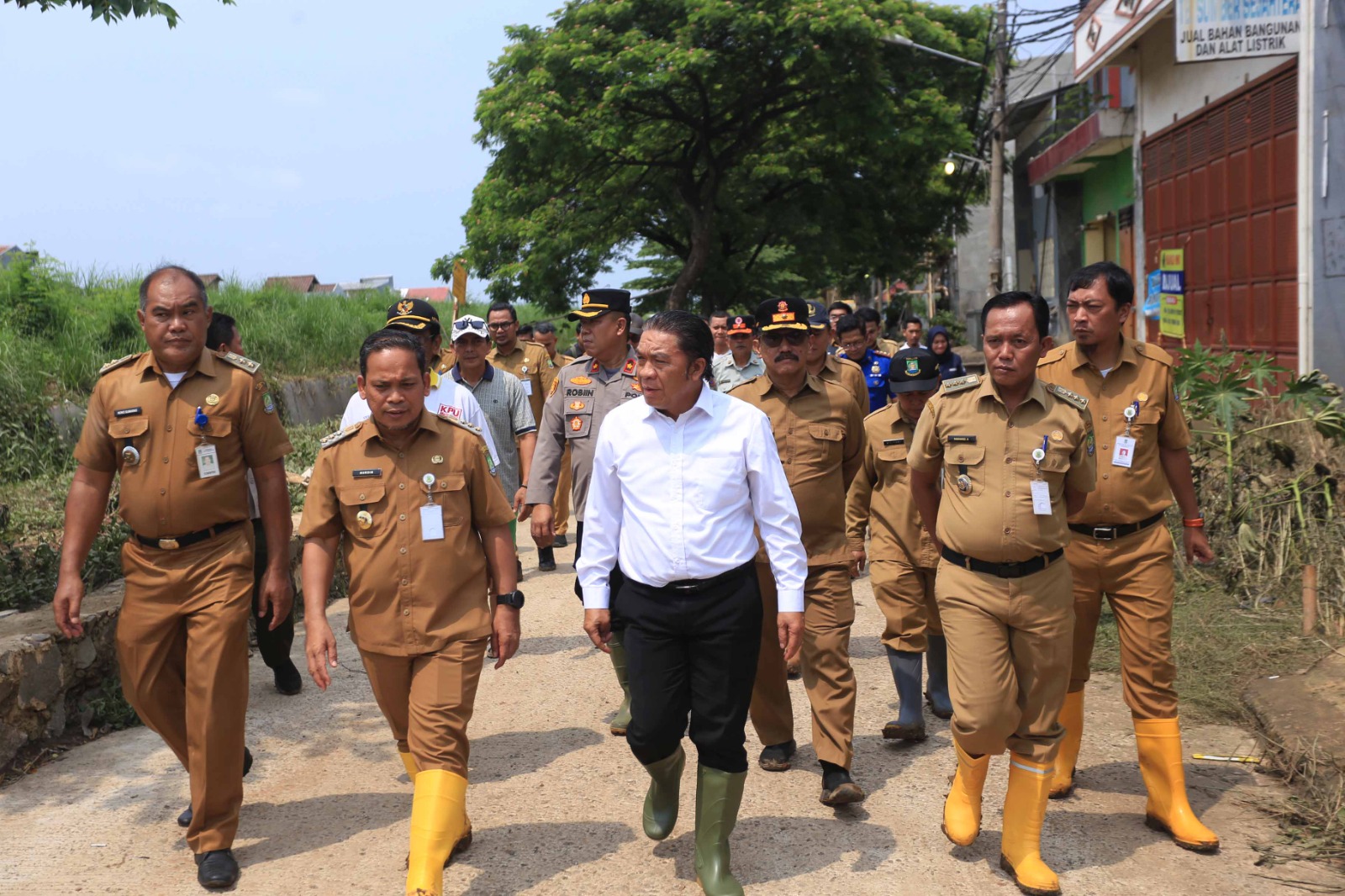 al-muktabar-siap-upayakan-perbaikan-infrastruktur-yang-rusak-karena-banjir